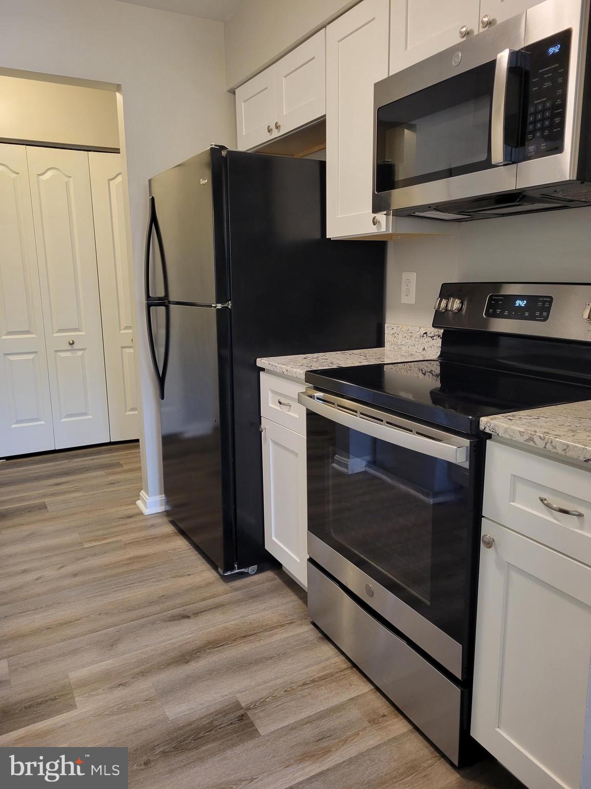 VILLAGE OF MONTGOMERY RUN - Residential Lease