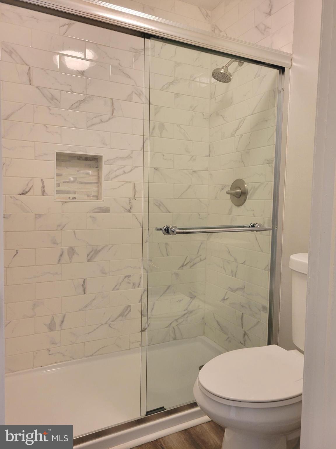 VILLAGE OF MONTGOMERY RUN - Residential Lease