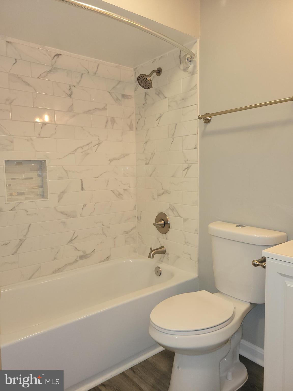 VILLAGE OF MONTGOMERY RUN - Residential Lease