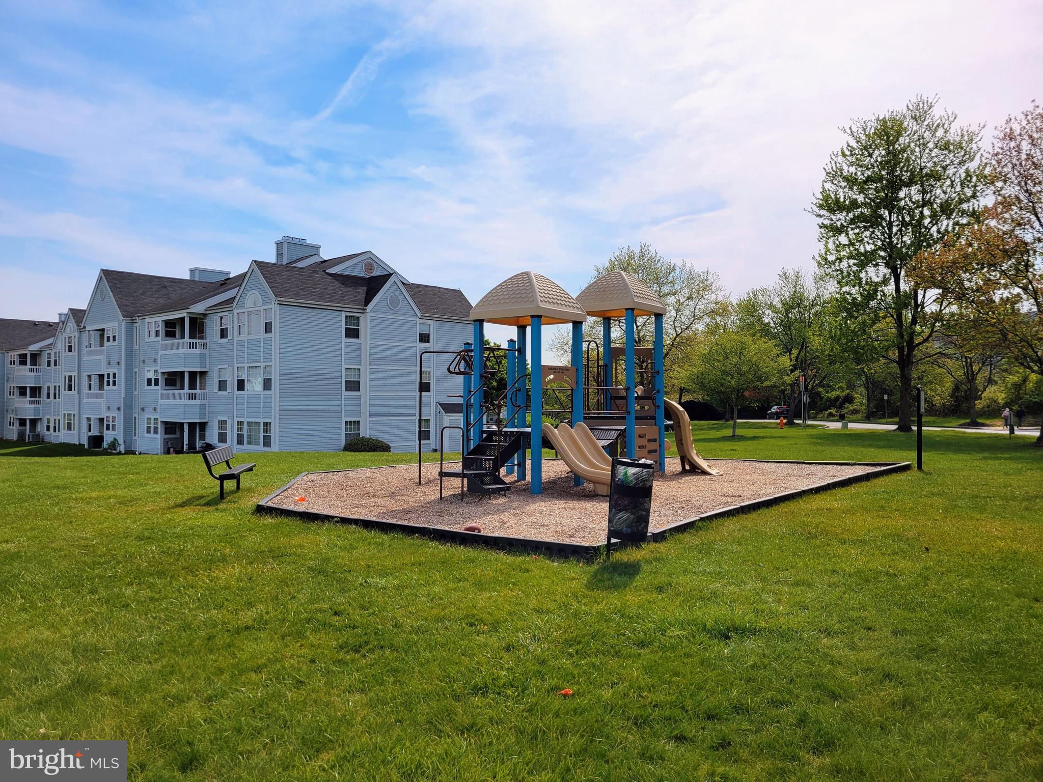 VILLAGE OF MONTGOMERY RUN - Residential Lease