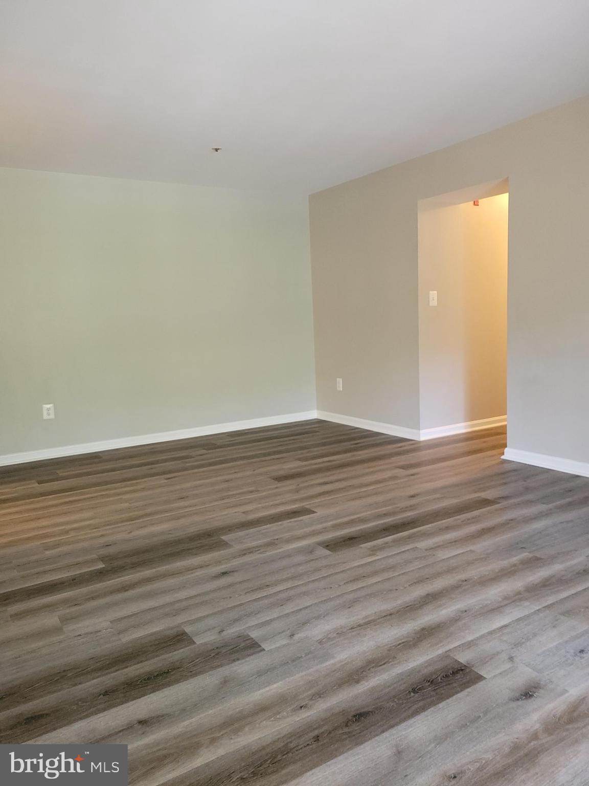 VILLAGE OF MONTGOMERY RUN - Residential Lease