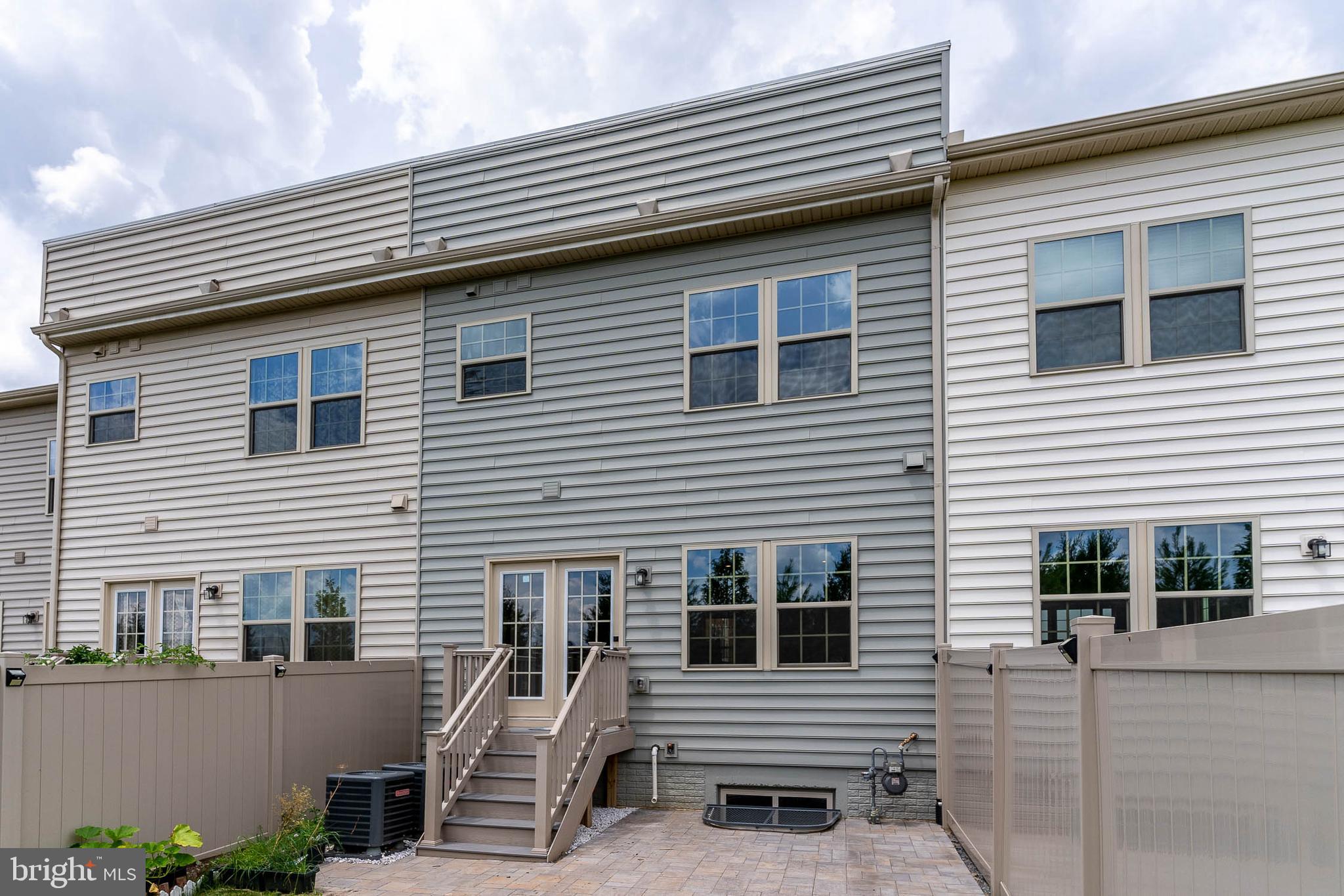 OAKDALE VILLAGE - Residential Lease