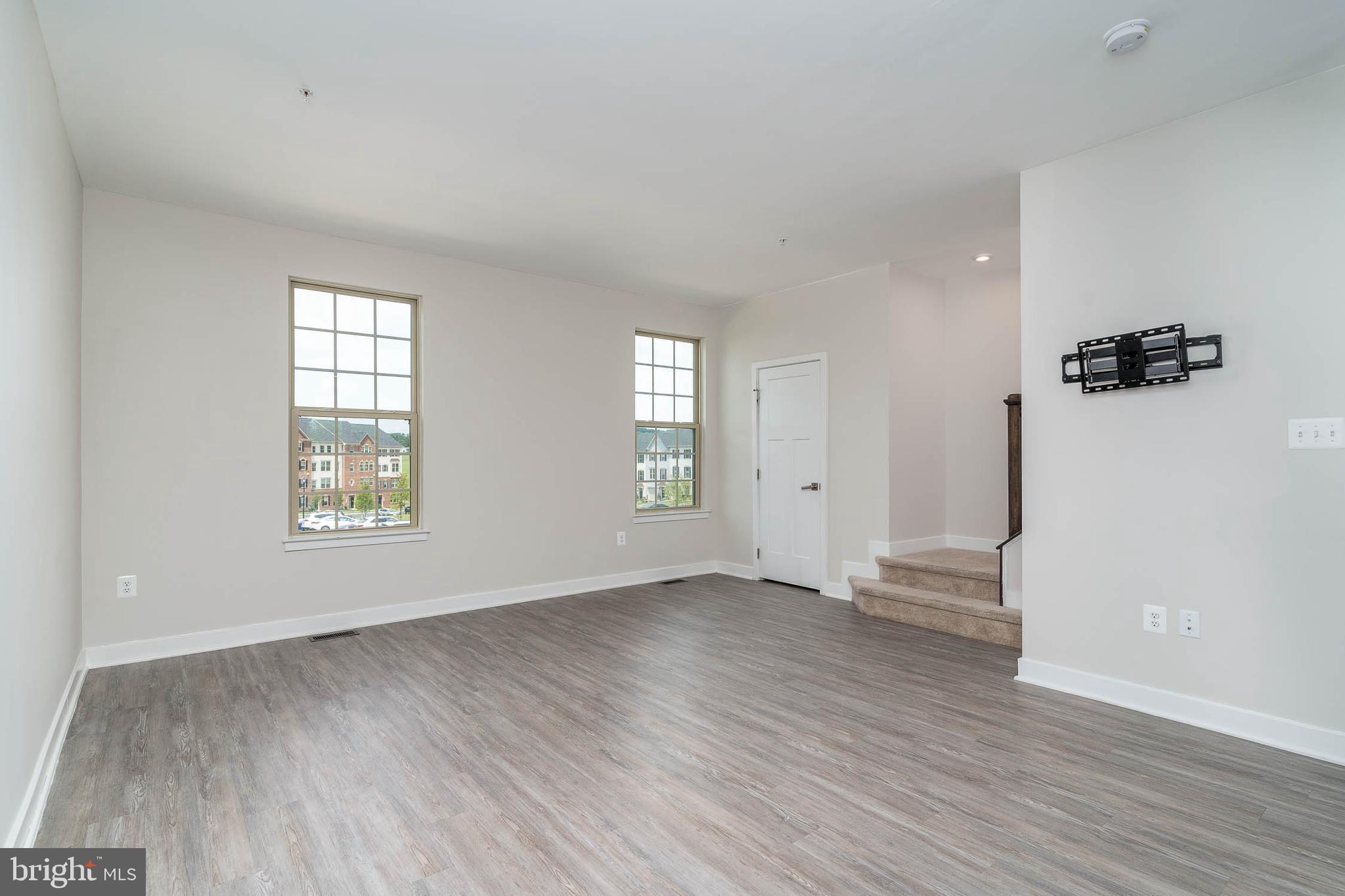 OAKDALE VILLAGE - Residential Lease