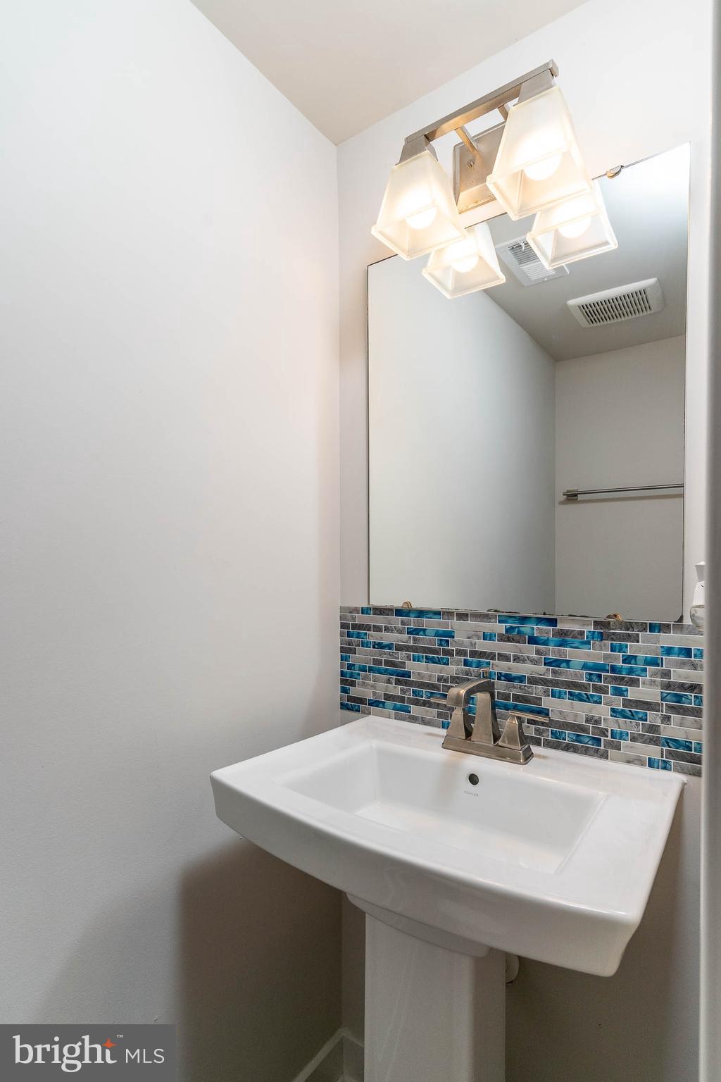 OAKDALE VILLAGE - Residential Lease