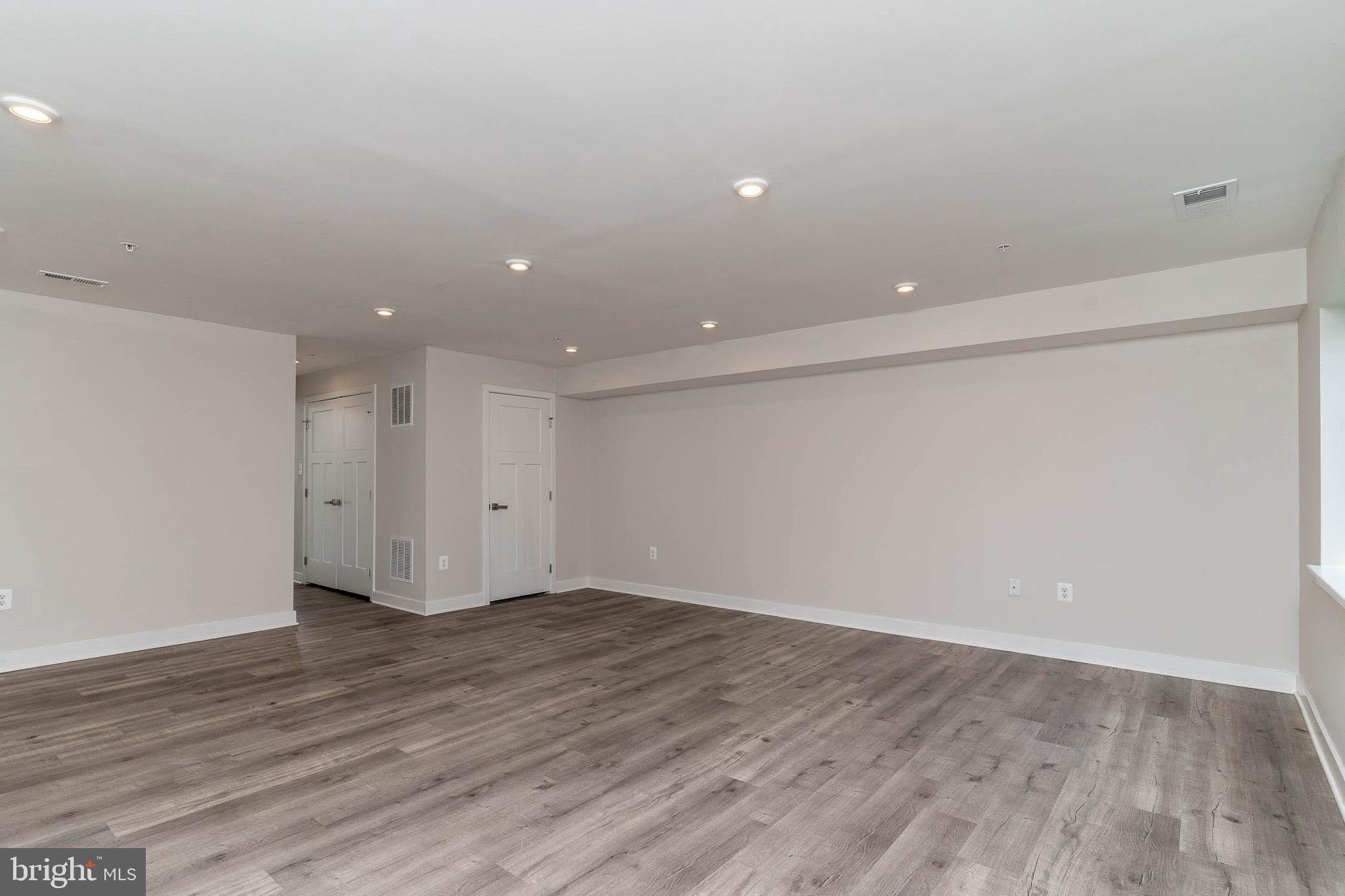 OAKDALE VILLAGE - Residential Lease