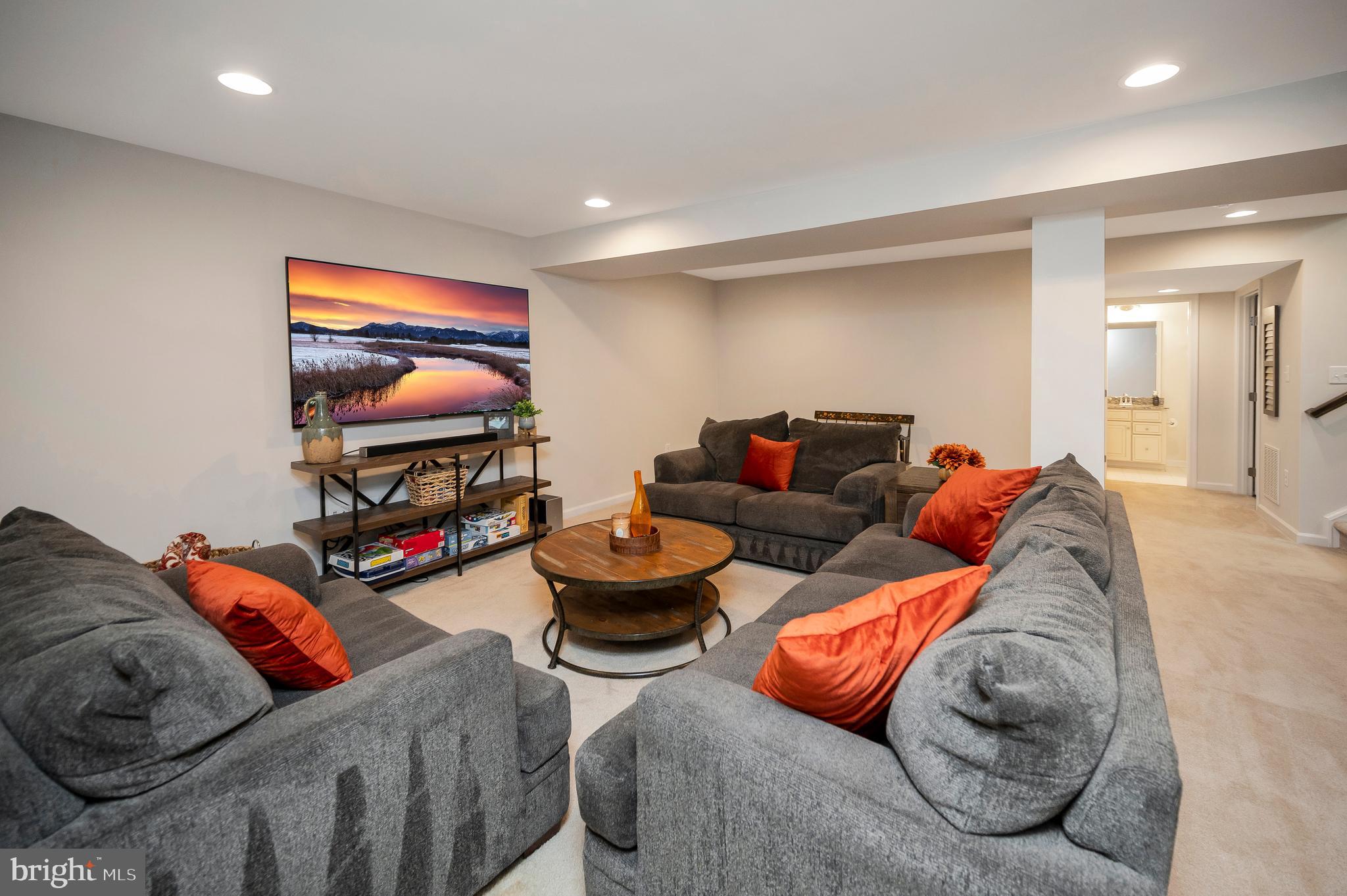 THE VILLAGE AT COURTHOUSE COMMONS - Residential