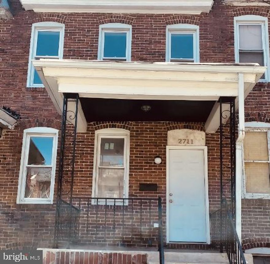 Owner requires 675 Credit Score or higher.  Prospective tenants must submit an application before scheduling a viewing.  Email agent for the application link, there is no fee for this. 
3  bedrooms with great natural light
1 beautifully updated bathroom
Fresh paint, new flooring, and stylish finishes throughout
Bright kitchen with new appliances