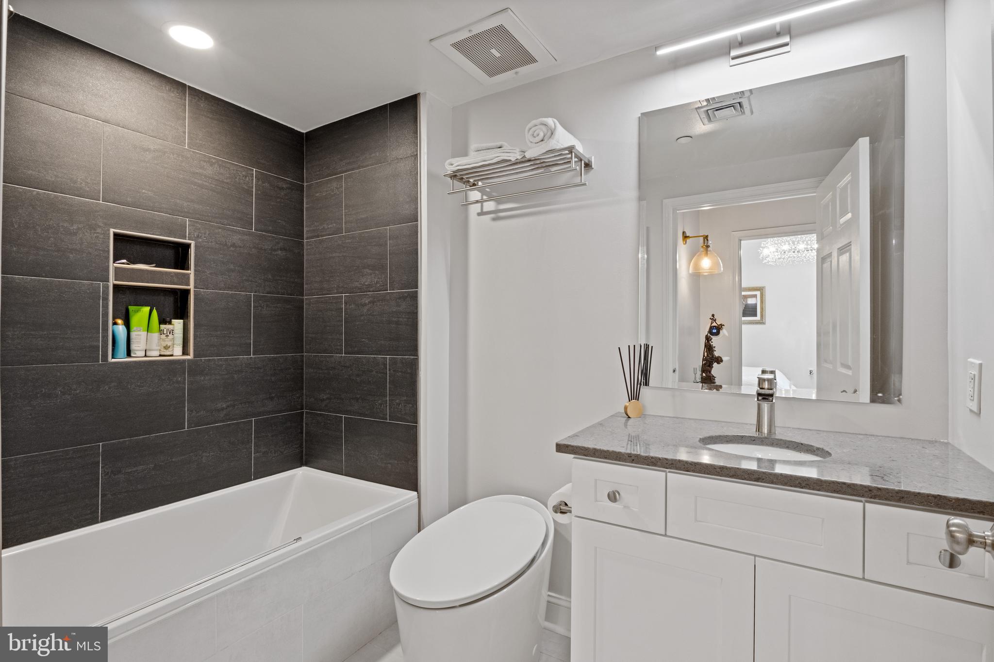 NAVAL SQUARE - Residential