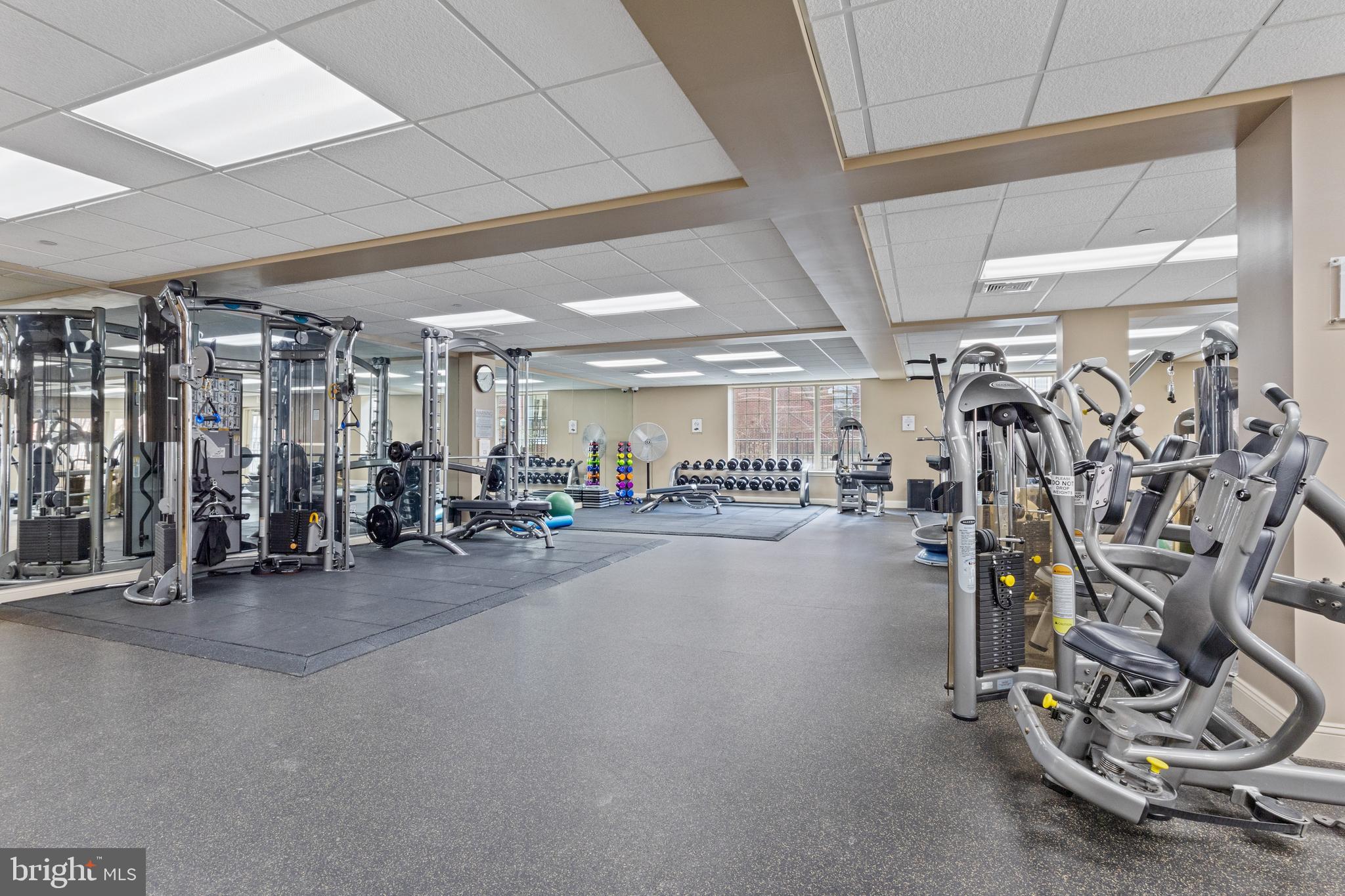 NAVAL SQUARE - Residential