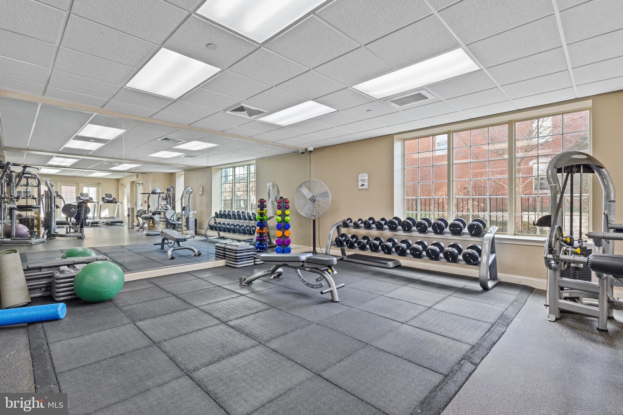 NAVAL SQUARE - Residential