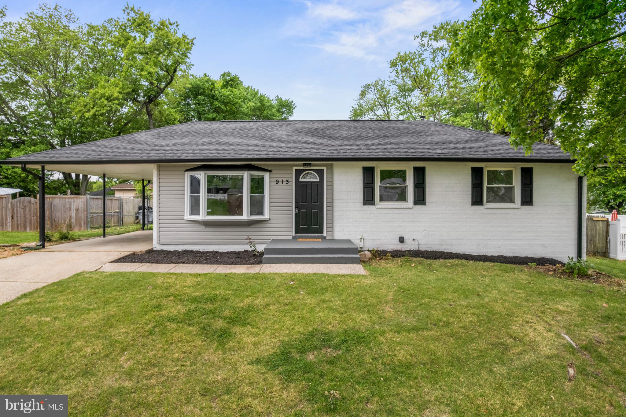 913 APPLEWOOD STREET