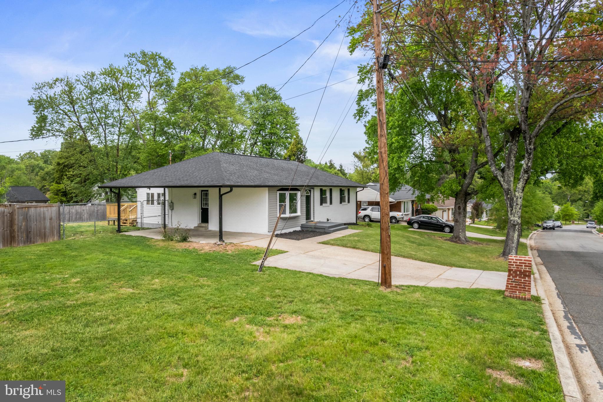 913 APPLEWOOD STREET