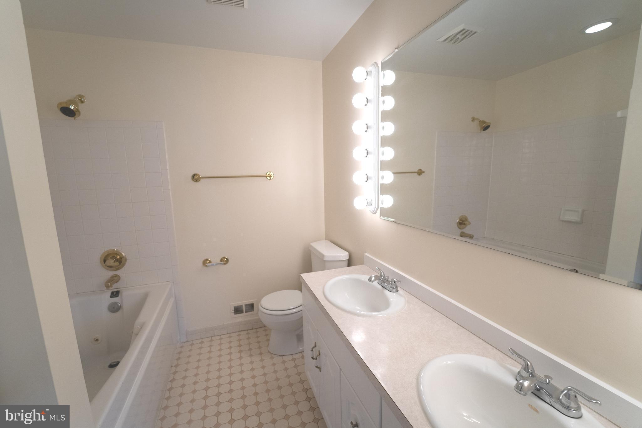 WHEATON TOWNE - Residential Lease