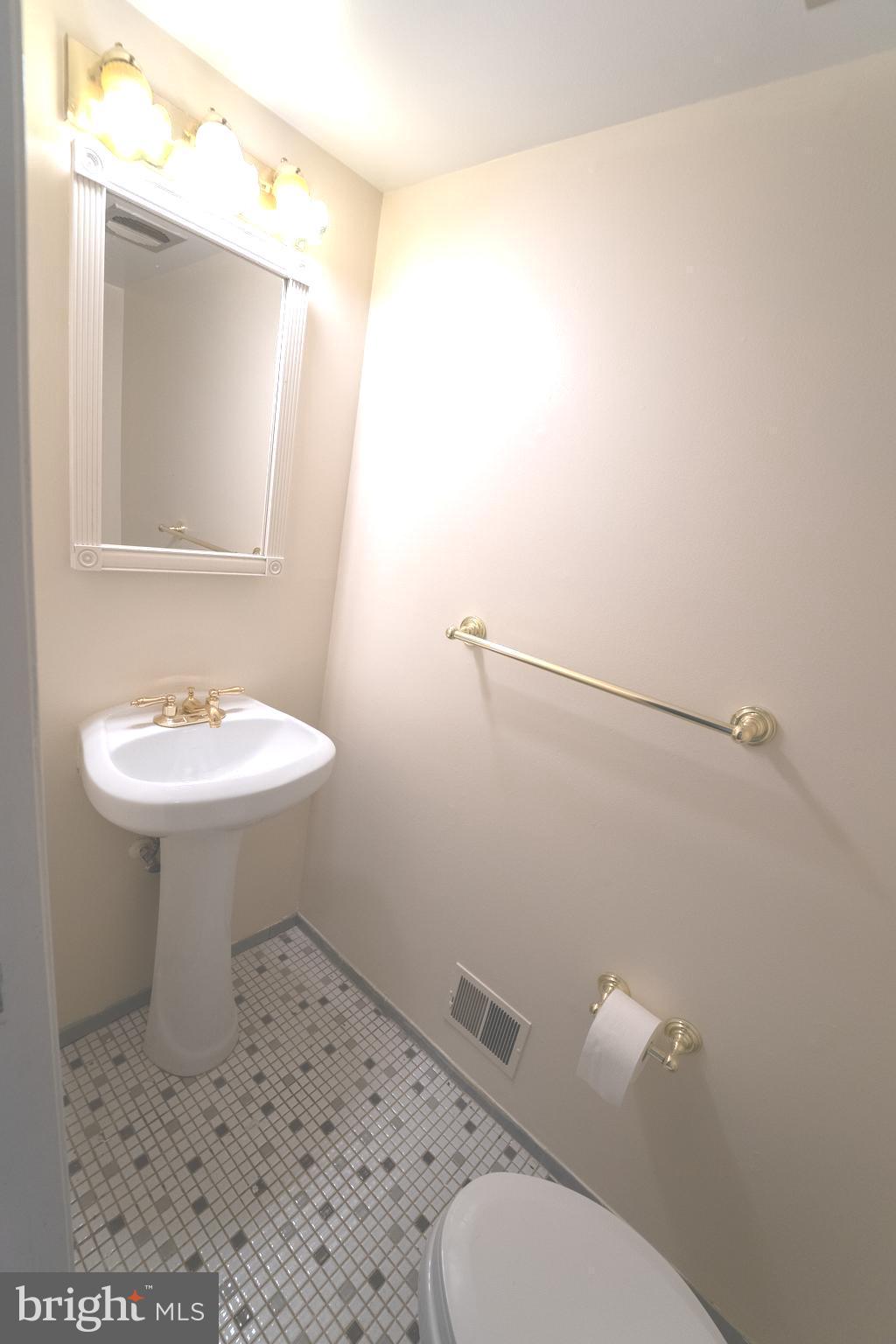 WHEATON TOWNE - Residential Lease