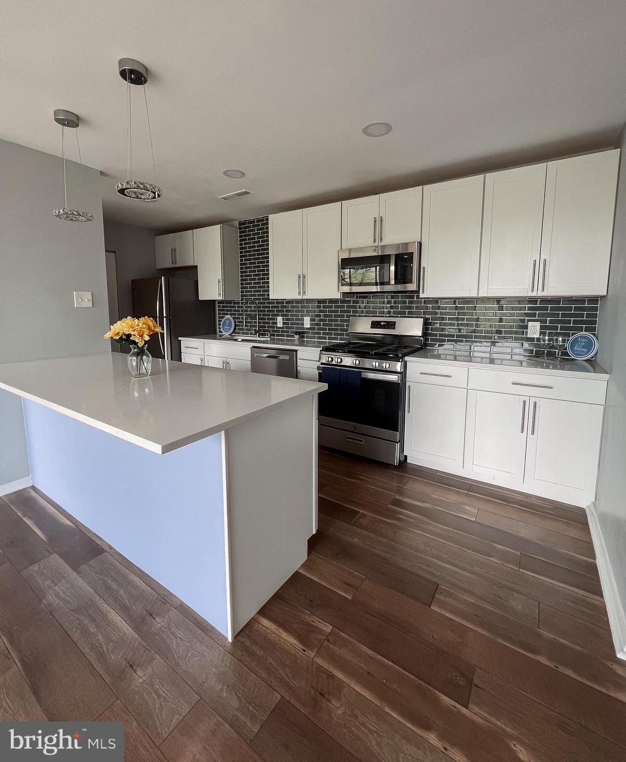 SAXONY SQUARE - Residential