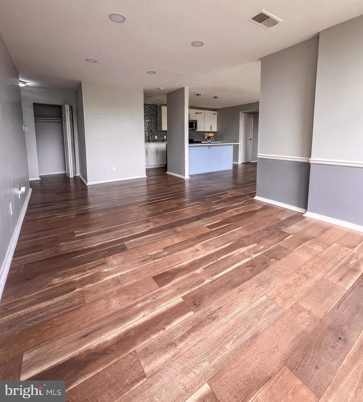 SAXONY SQUARE - Residential