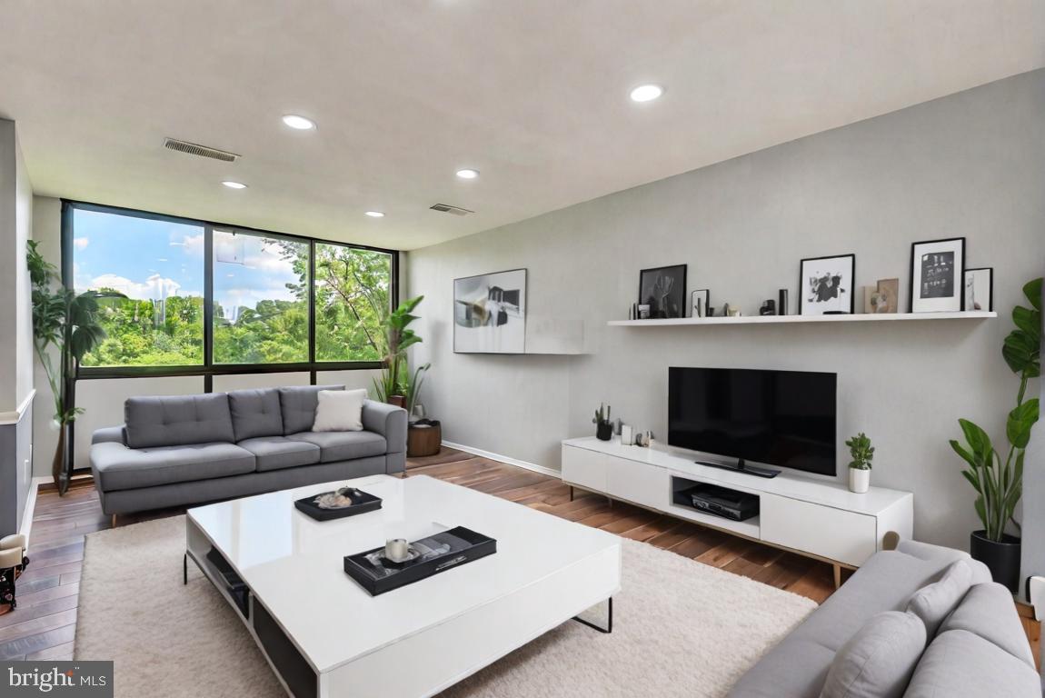 SAXONY SQUARE - Residential