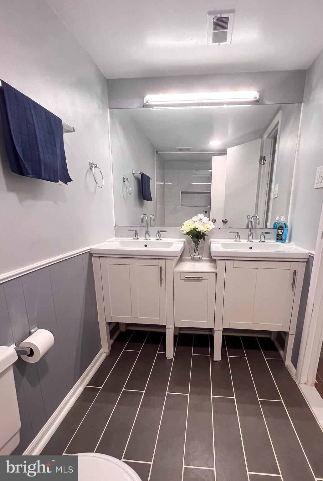 SAXONY SQUARE - Residential