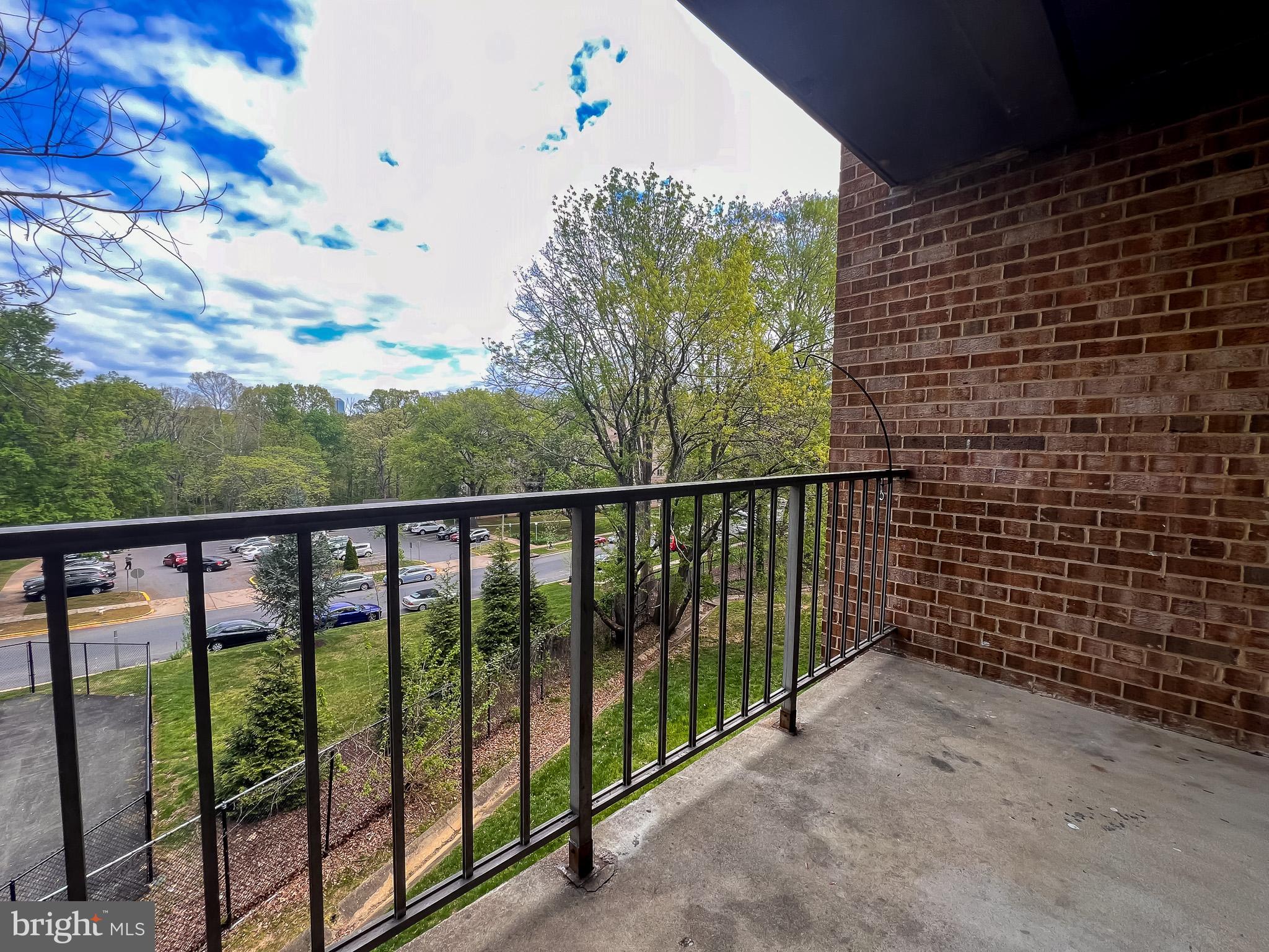 SAXONY SQUARE - Residential