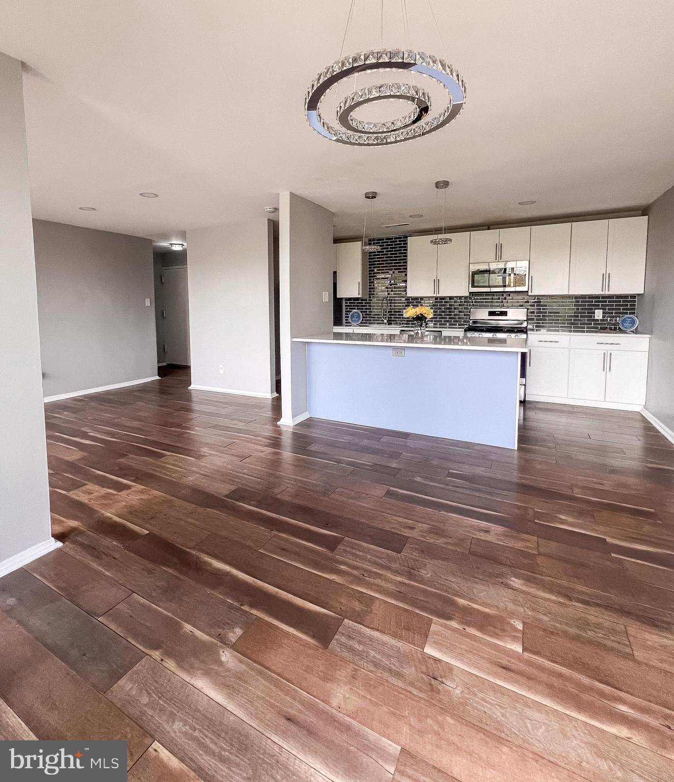 SAXONY SQUARE - Residential