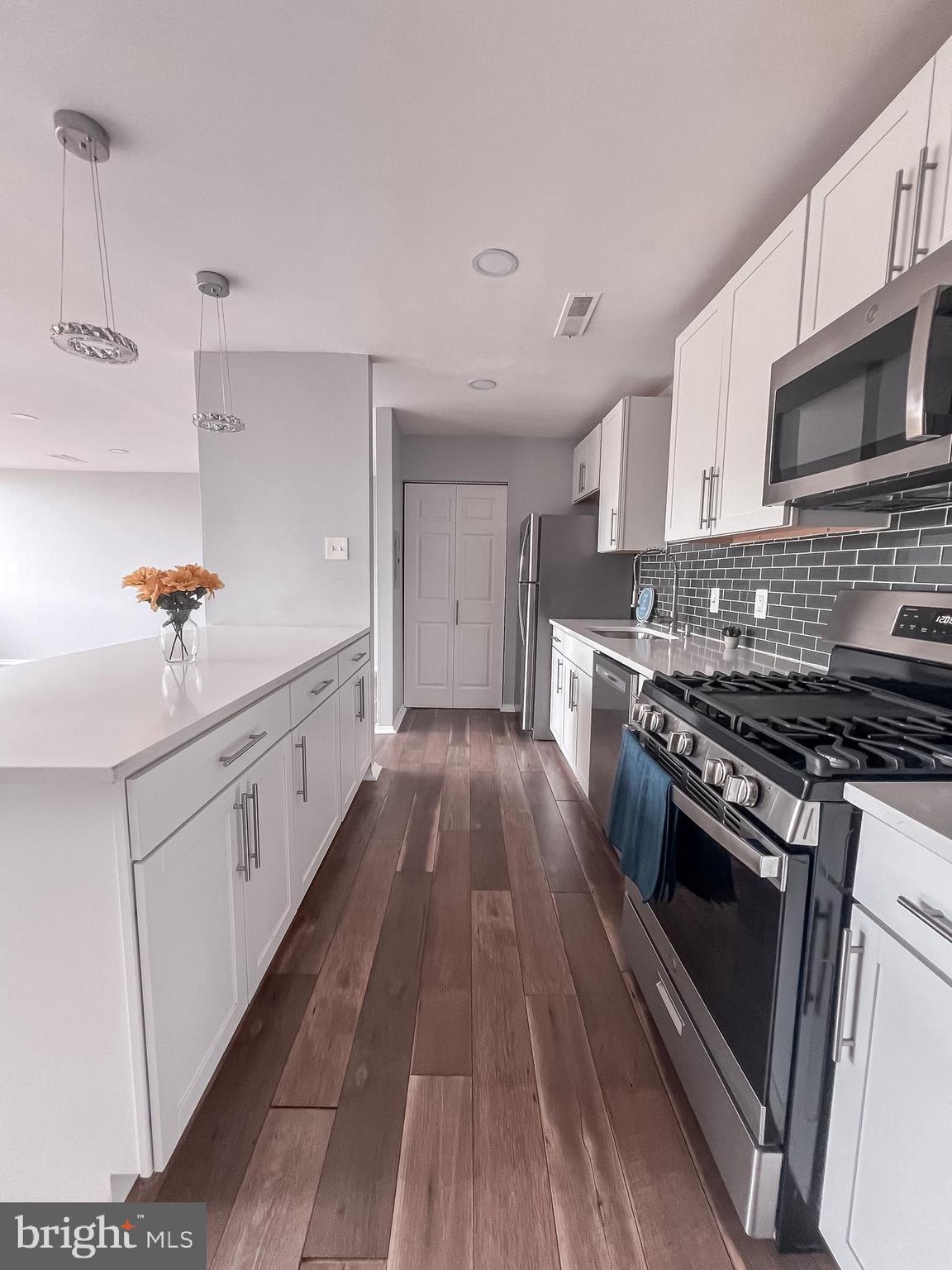 SAXONY SQUARE - Residential