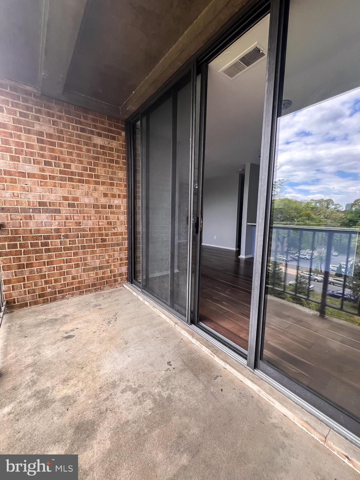 SAXONY SQUARE - Residential