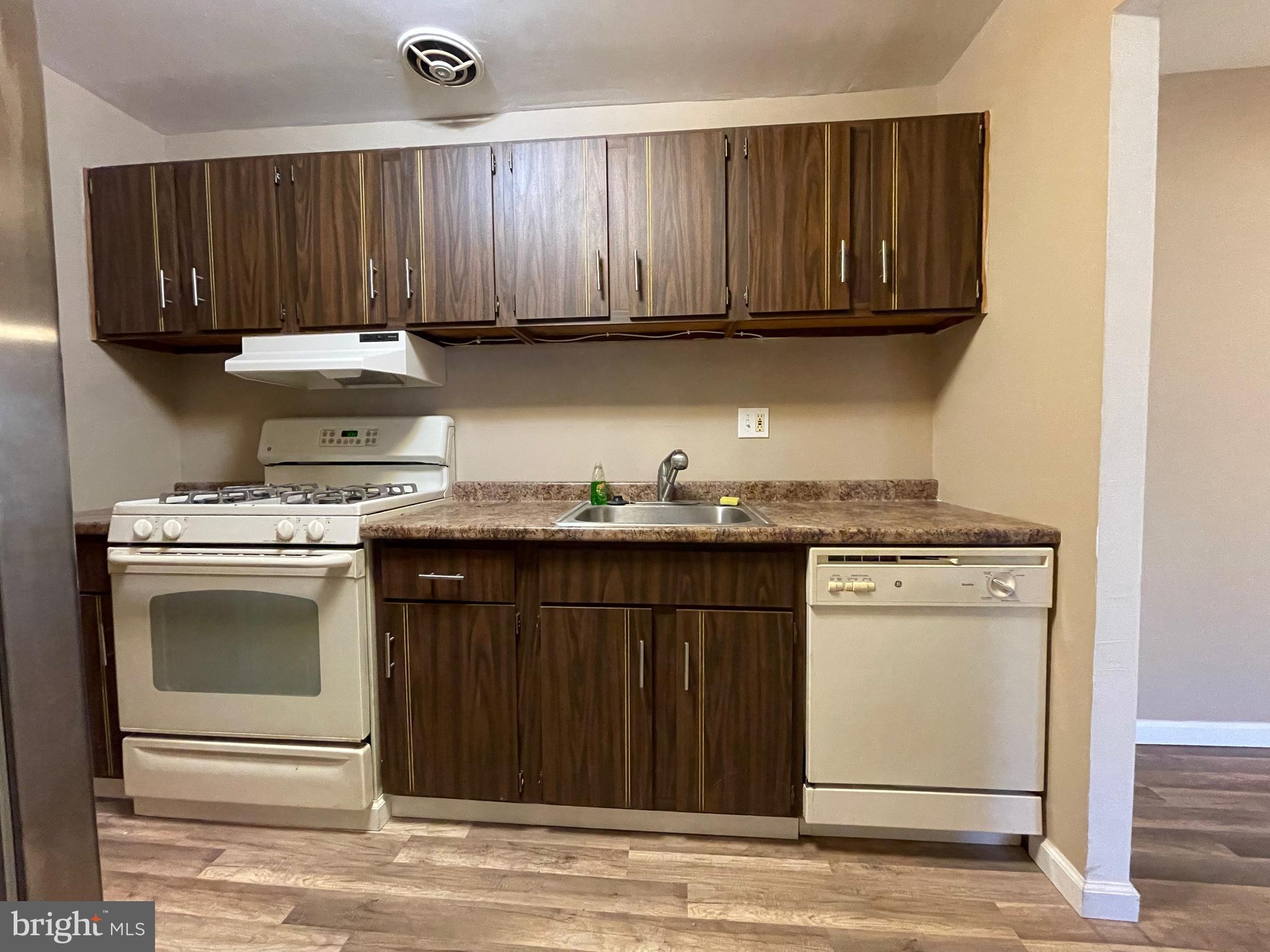 RHAWNHURST - Residential Lease