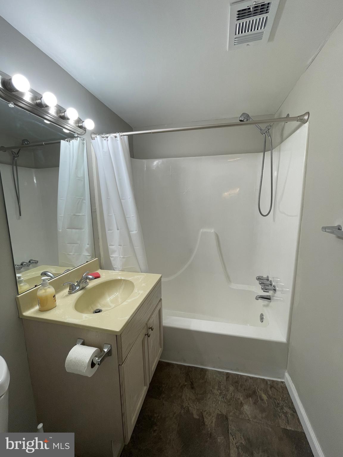 RHAWNHURST - Residential Lease