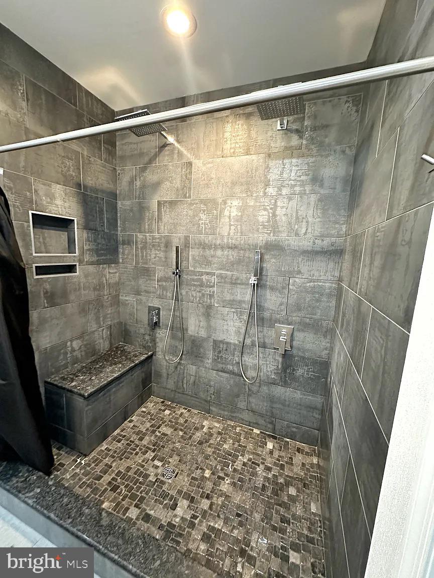 GIRARD ESTATES - Residential