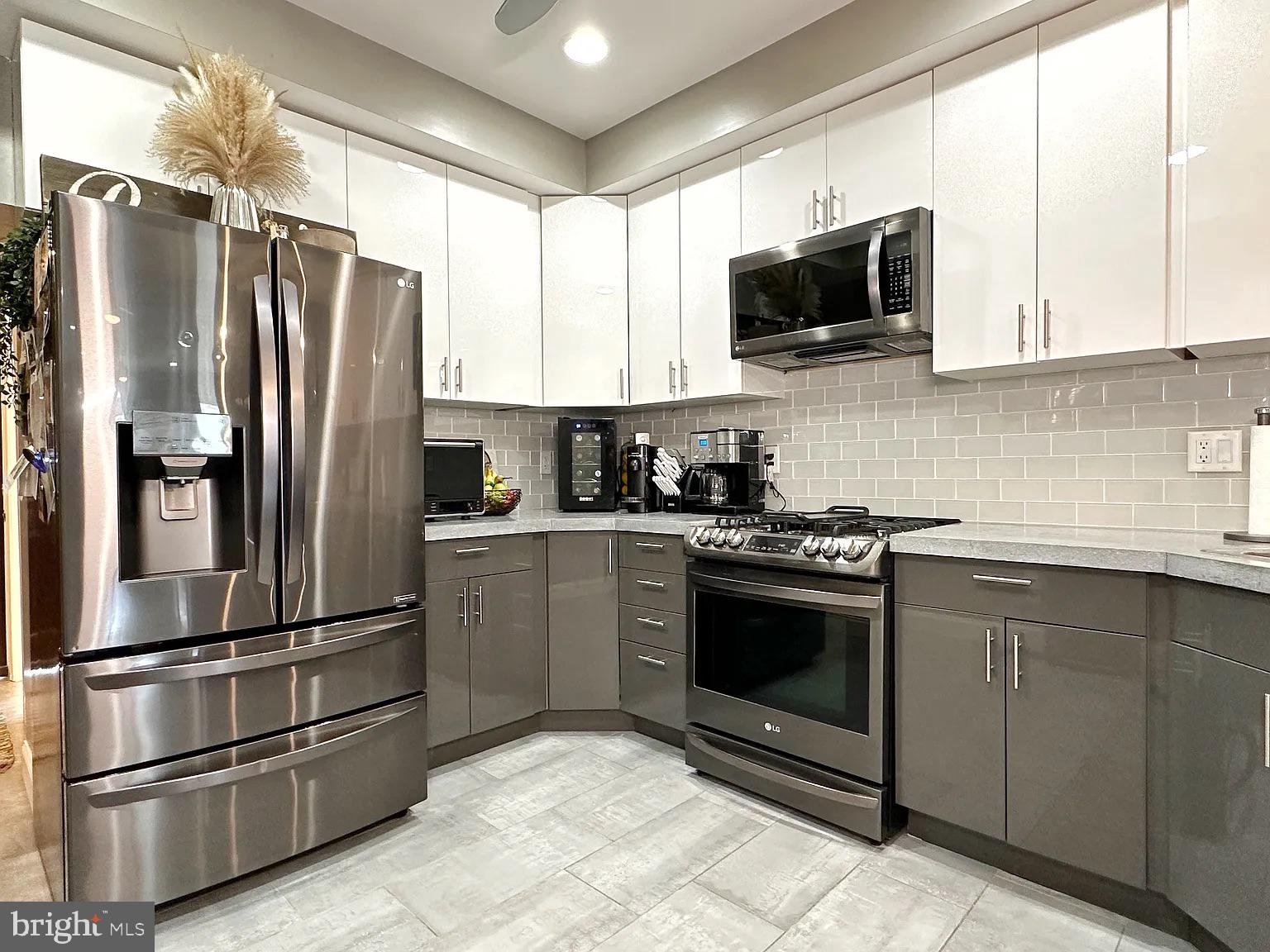 GIRARD ESTATES - Residential