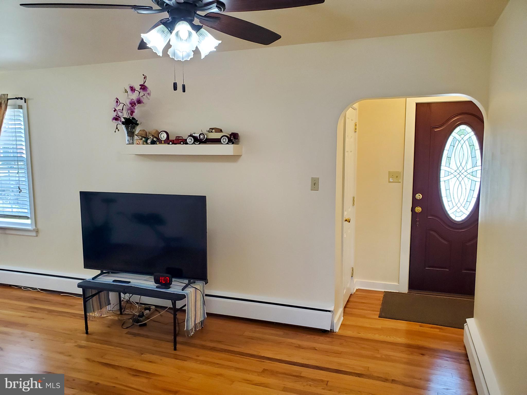 216 W CHESTNUT STREET