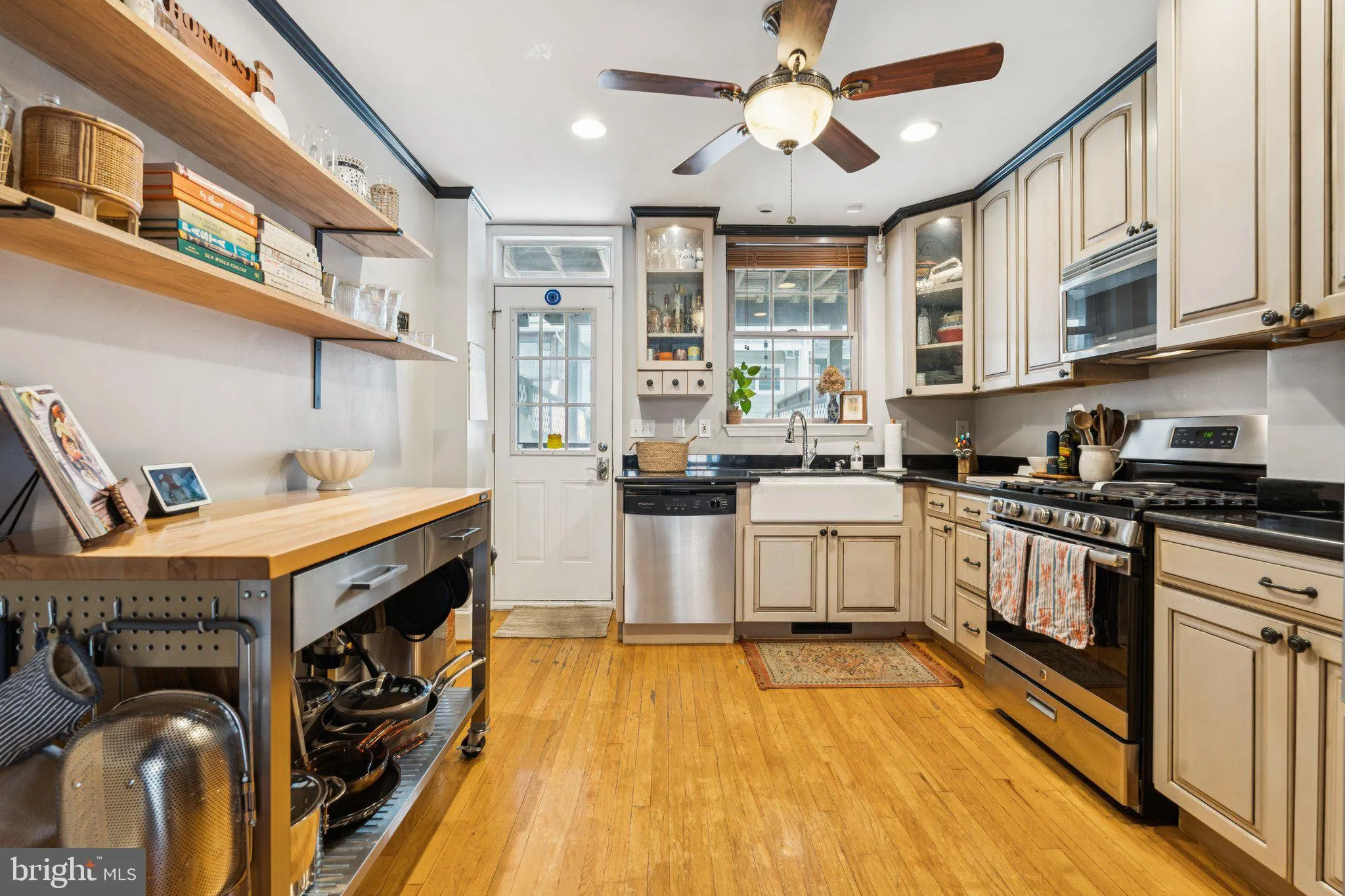 Baltimore, Maryland 21224, United States, 2 Bedrooms Bedrooms, ,1 BathroomBathrooms,Residential,Pending,181310