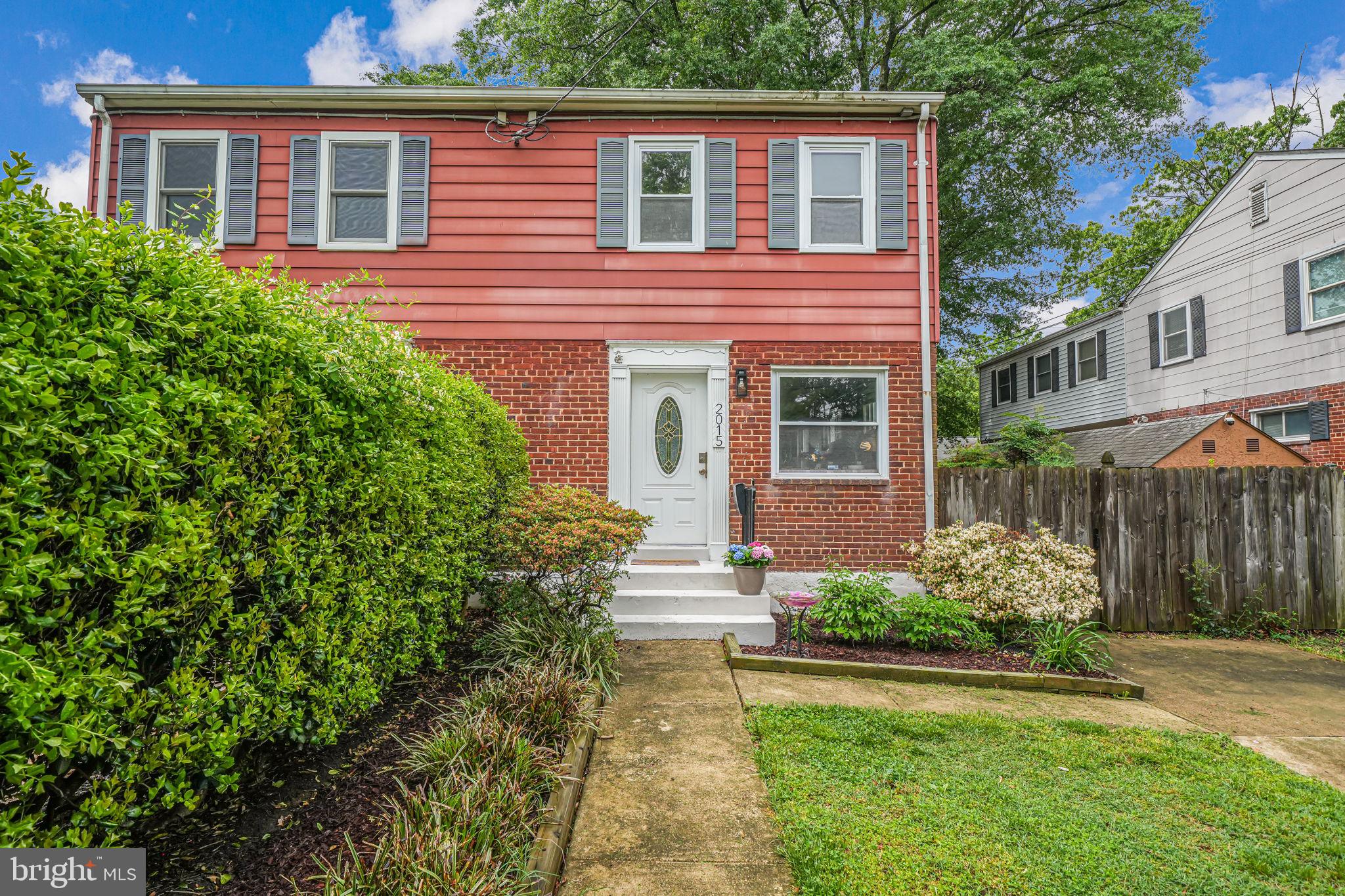 BUCKNELL MANOR - Residential