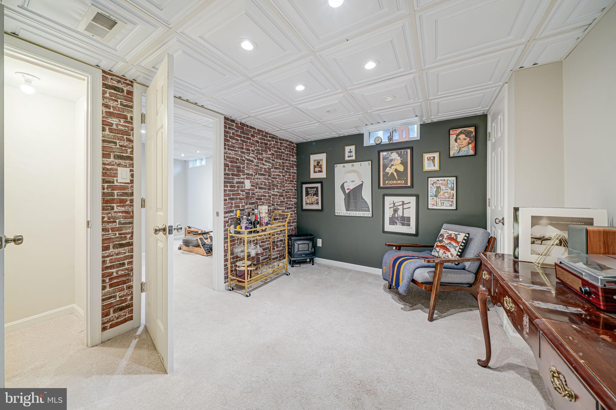 BUCKNELL MANOR - Residential