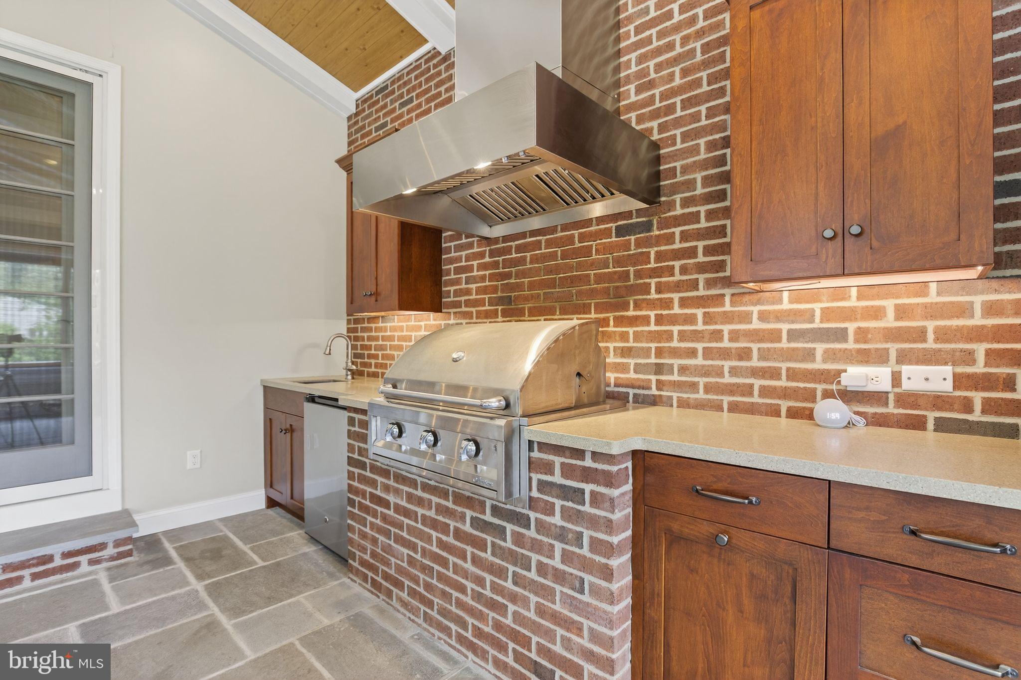 SCHOOL LANE HILLS - Residential