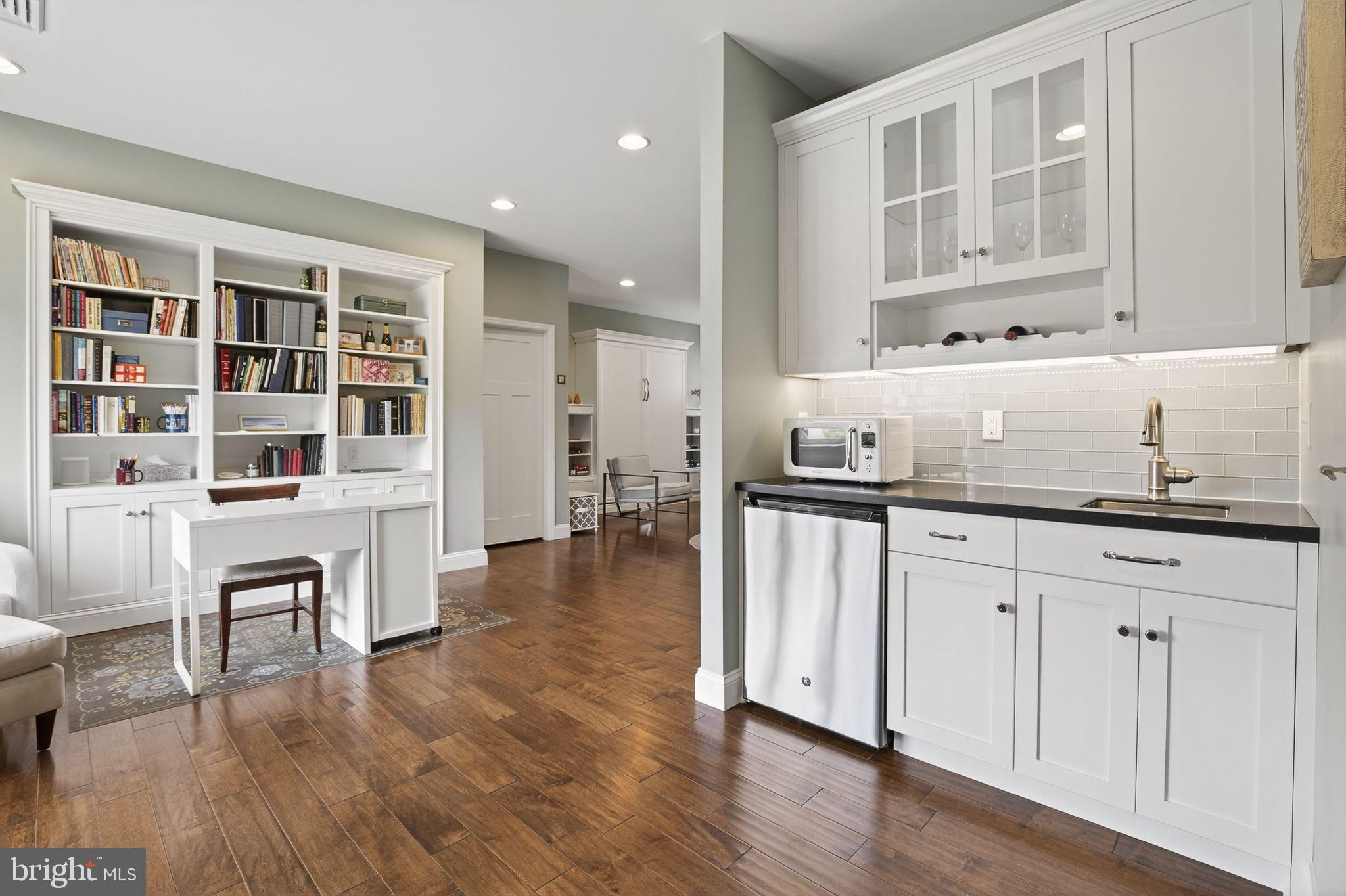 SCHOOL LANE HILLS - Residential