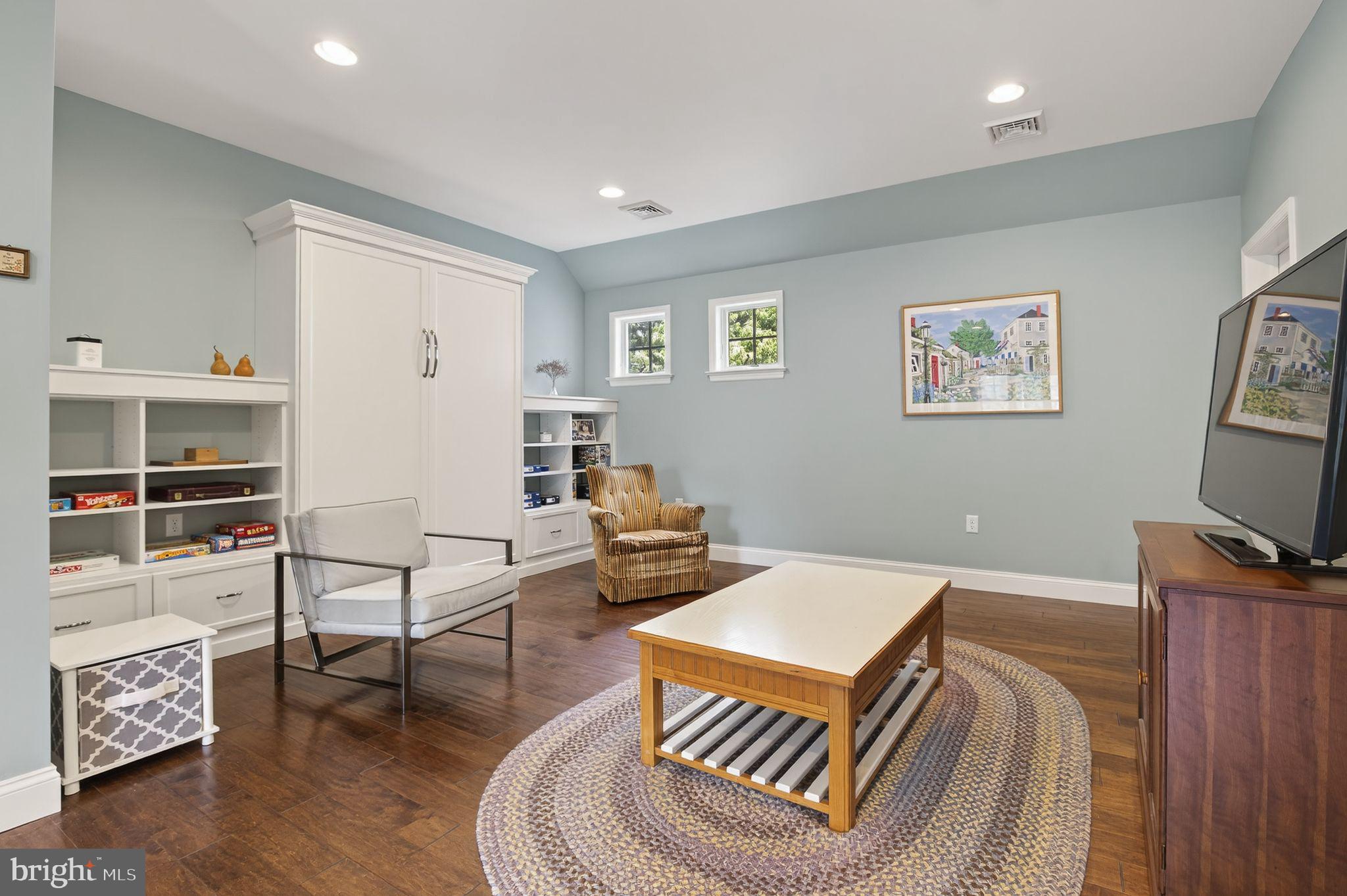 SCHOOL LANE HILLS - Residential