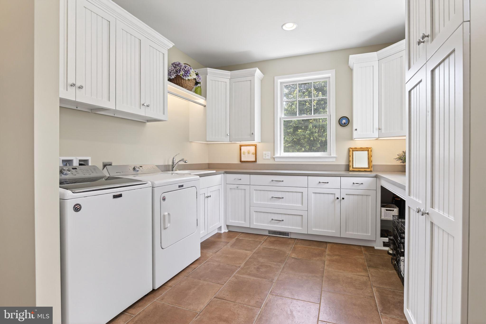 SCHOOL LANE HILLS - Residential