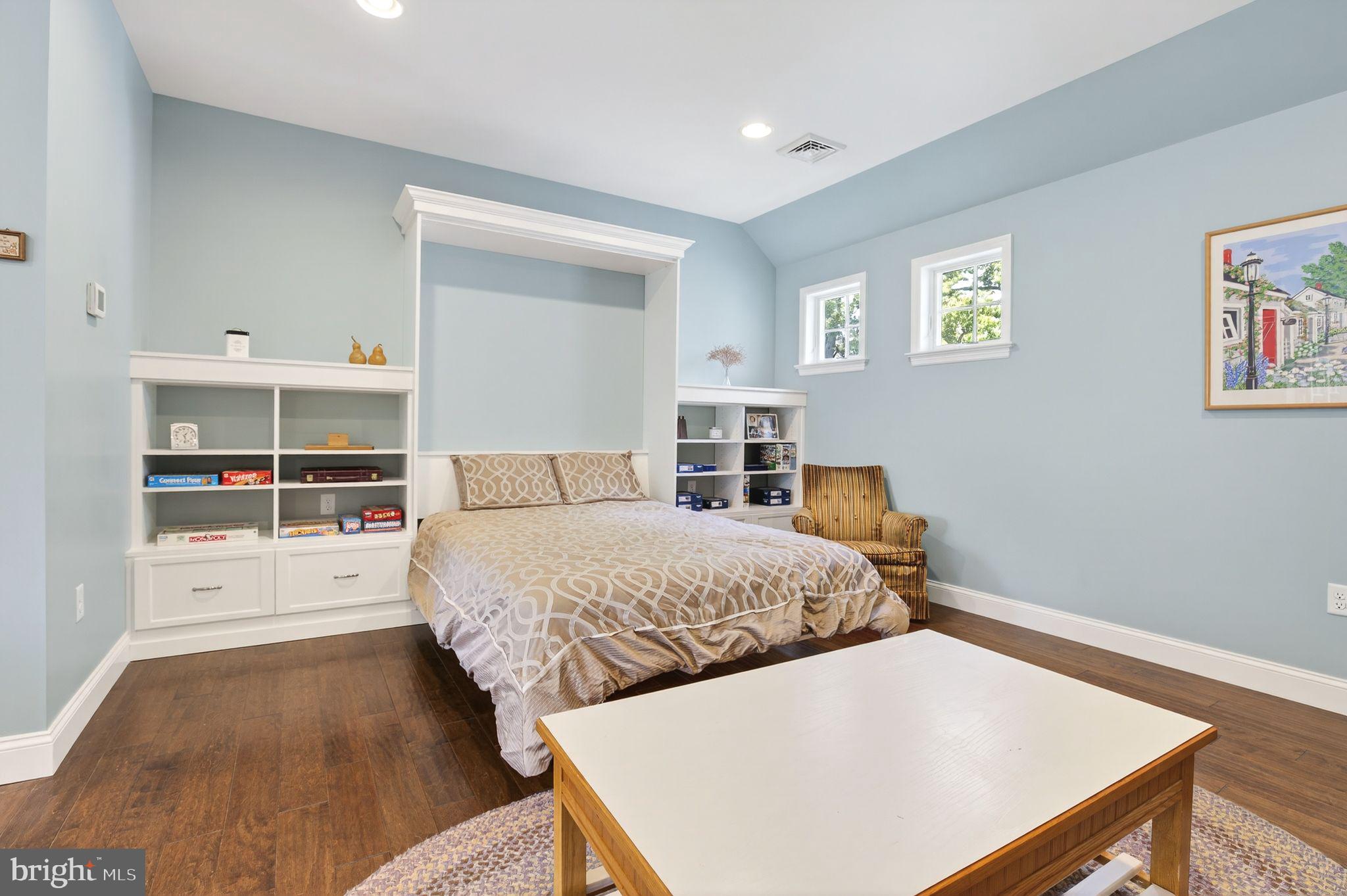 SCHOOL LANE HILLS - Residential