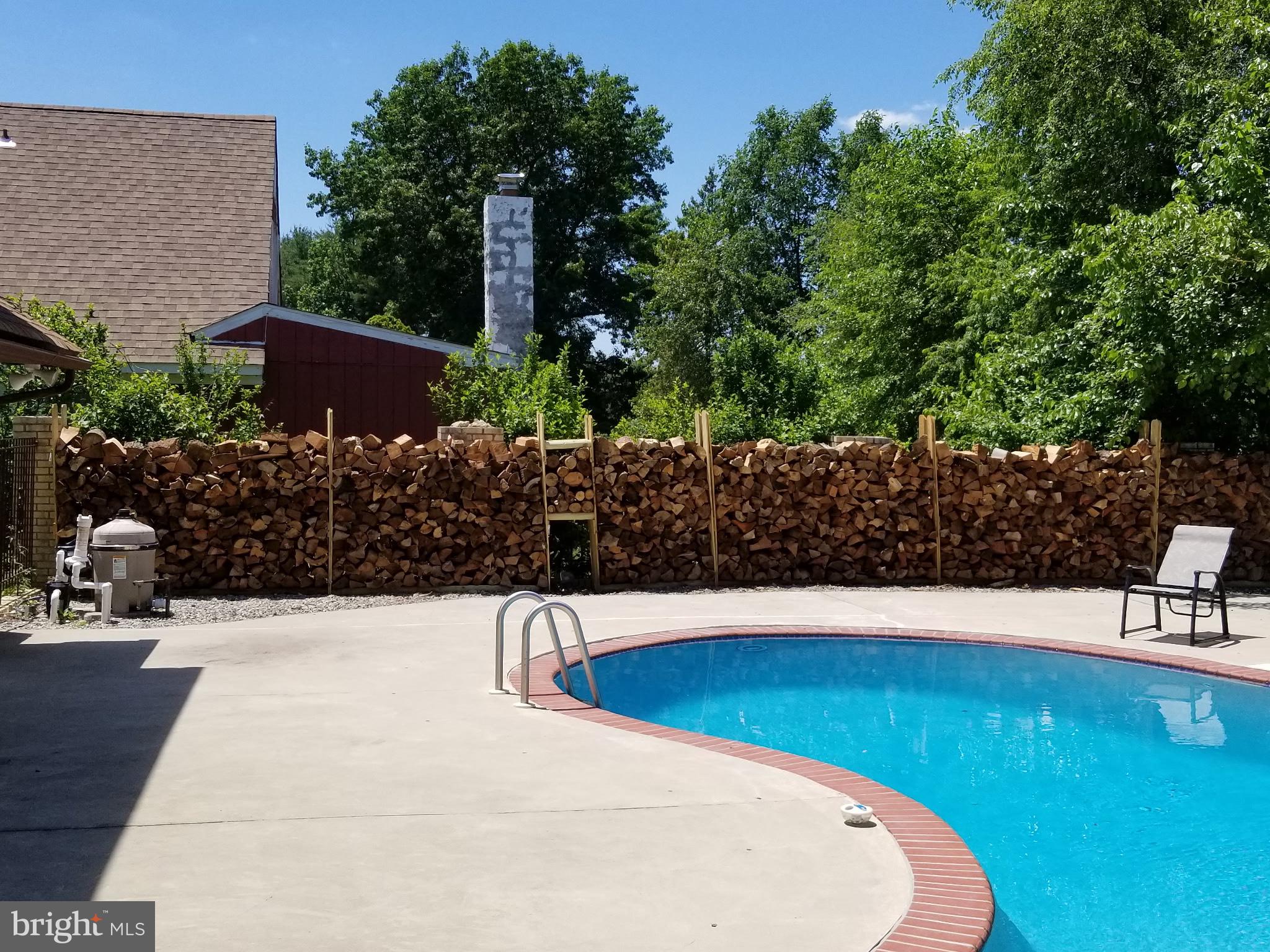 32 COUNTRY CLUB ROAD