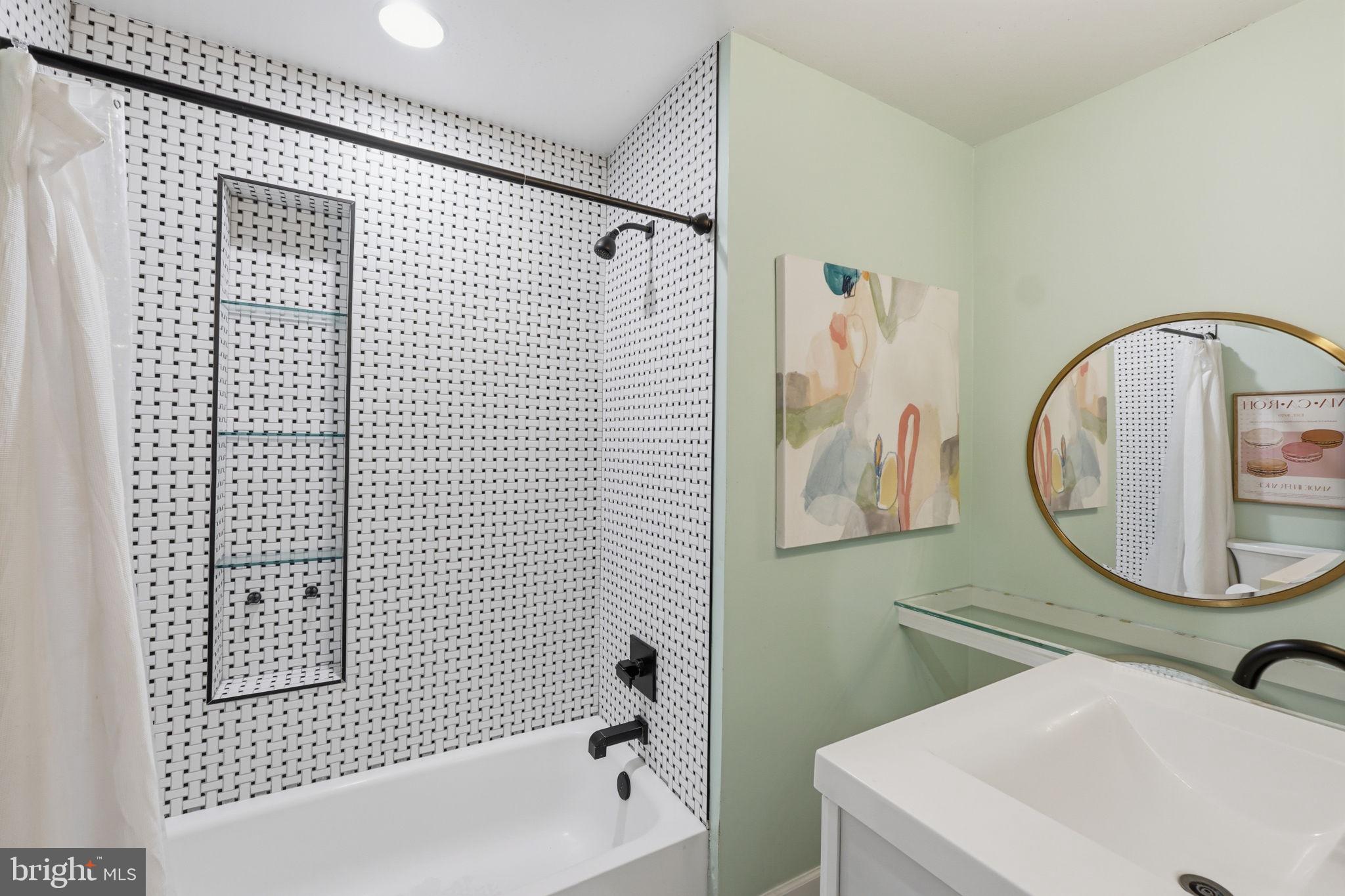 HAMLET PLACE - Residential