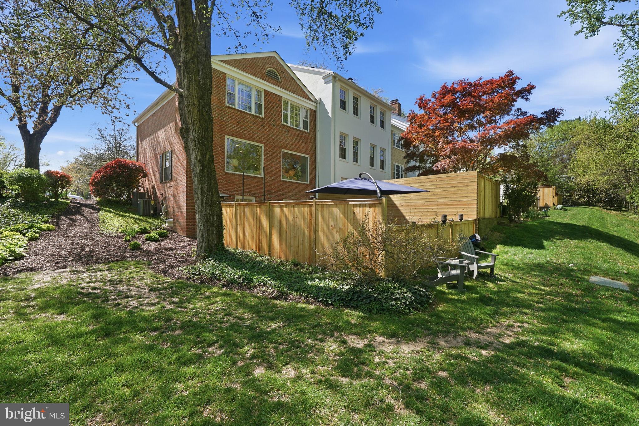 HAMLET PLACE - Residential