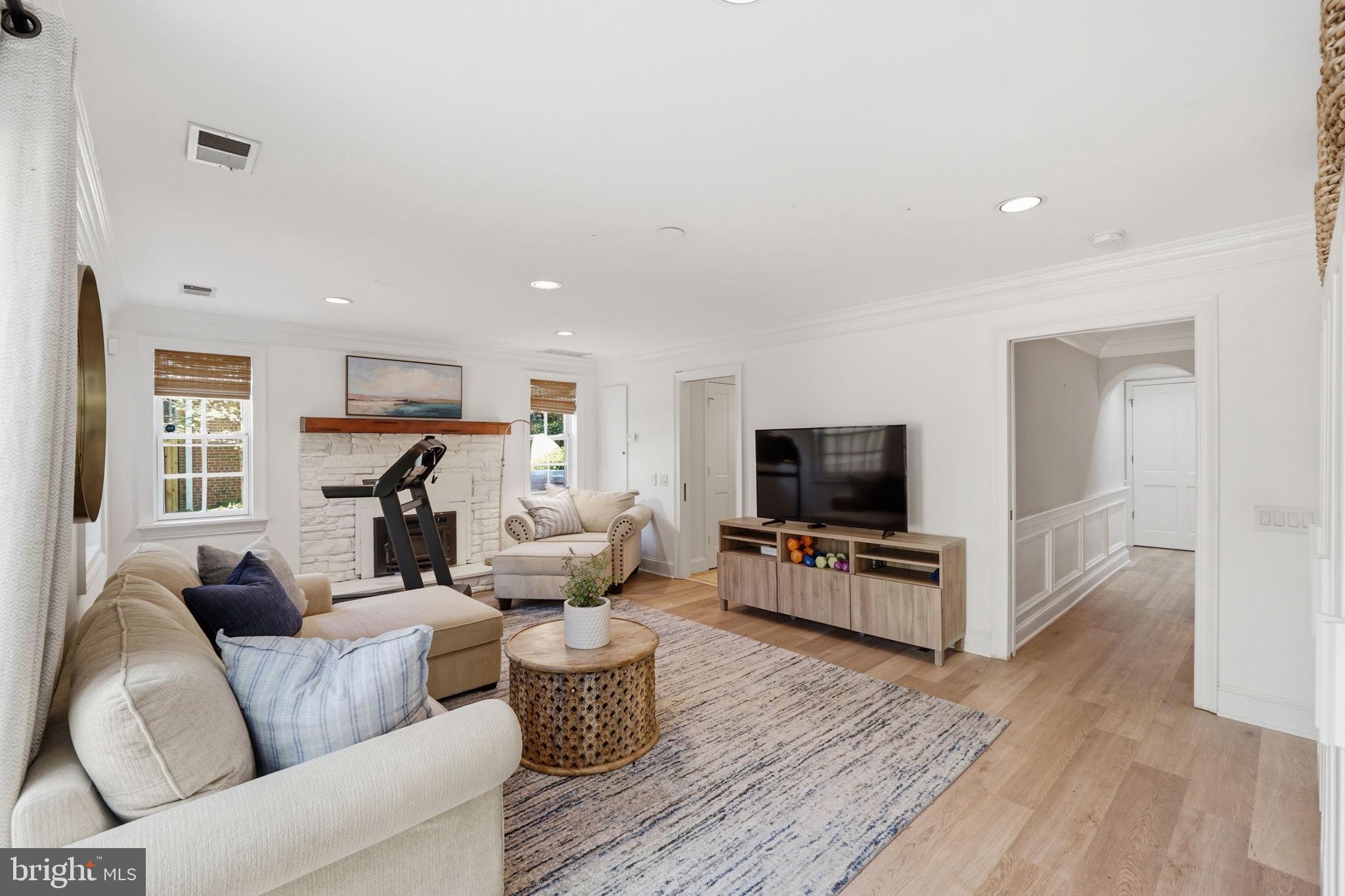 HAMLET PLACE - Residential