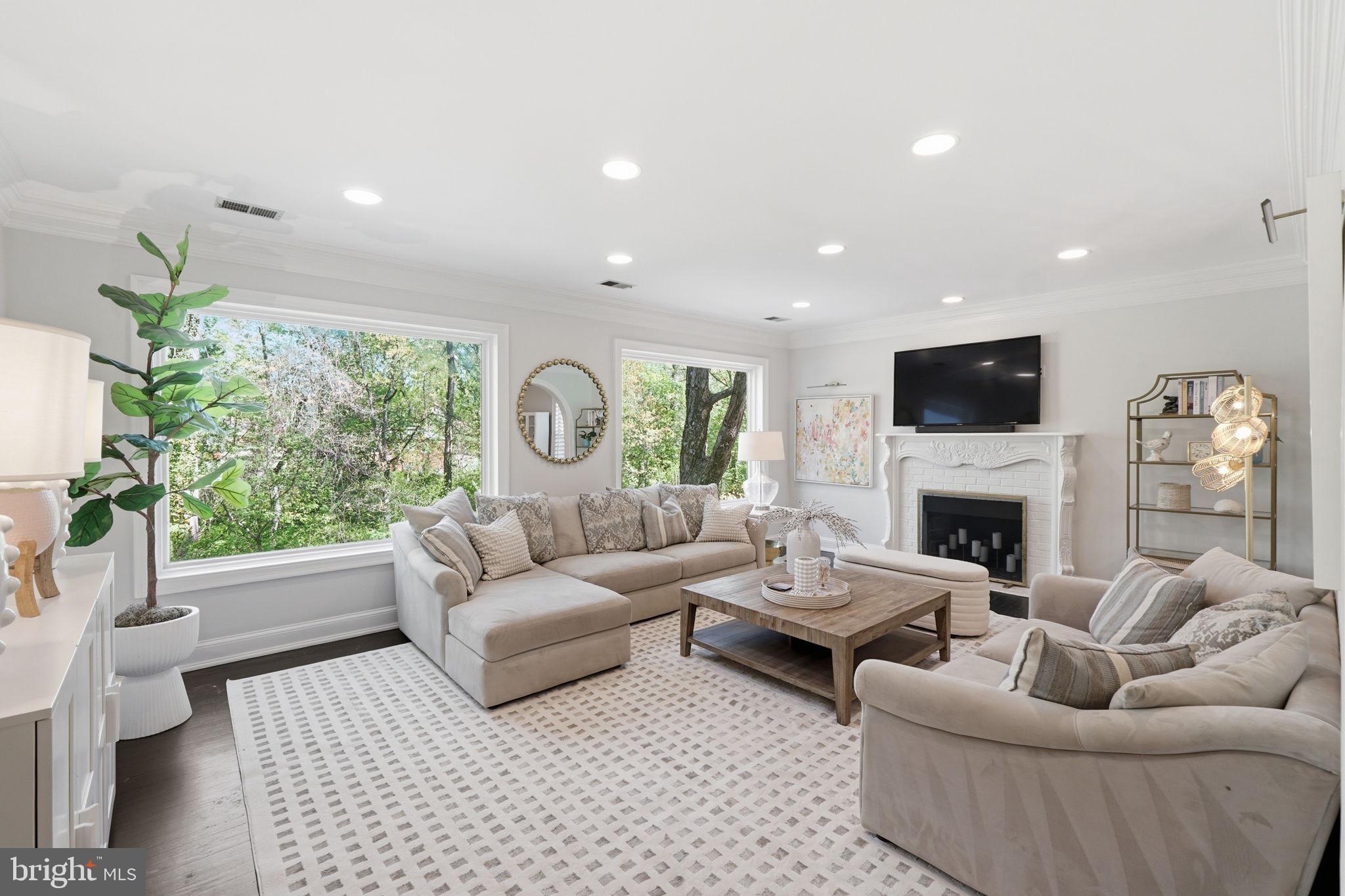 HAMLET PLACE - Residential