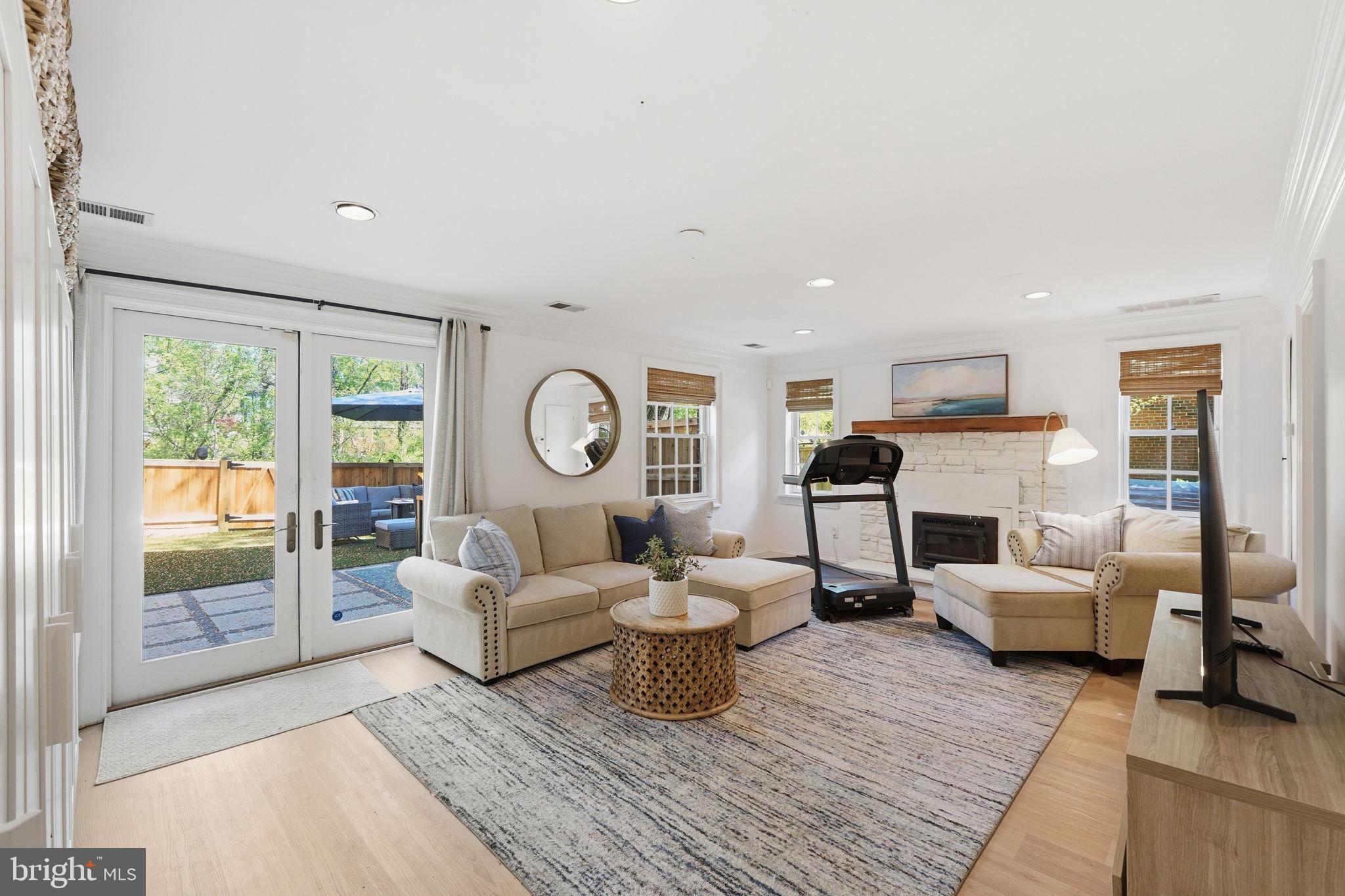 HAMLET PLACE - Residential