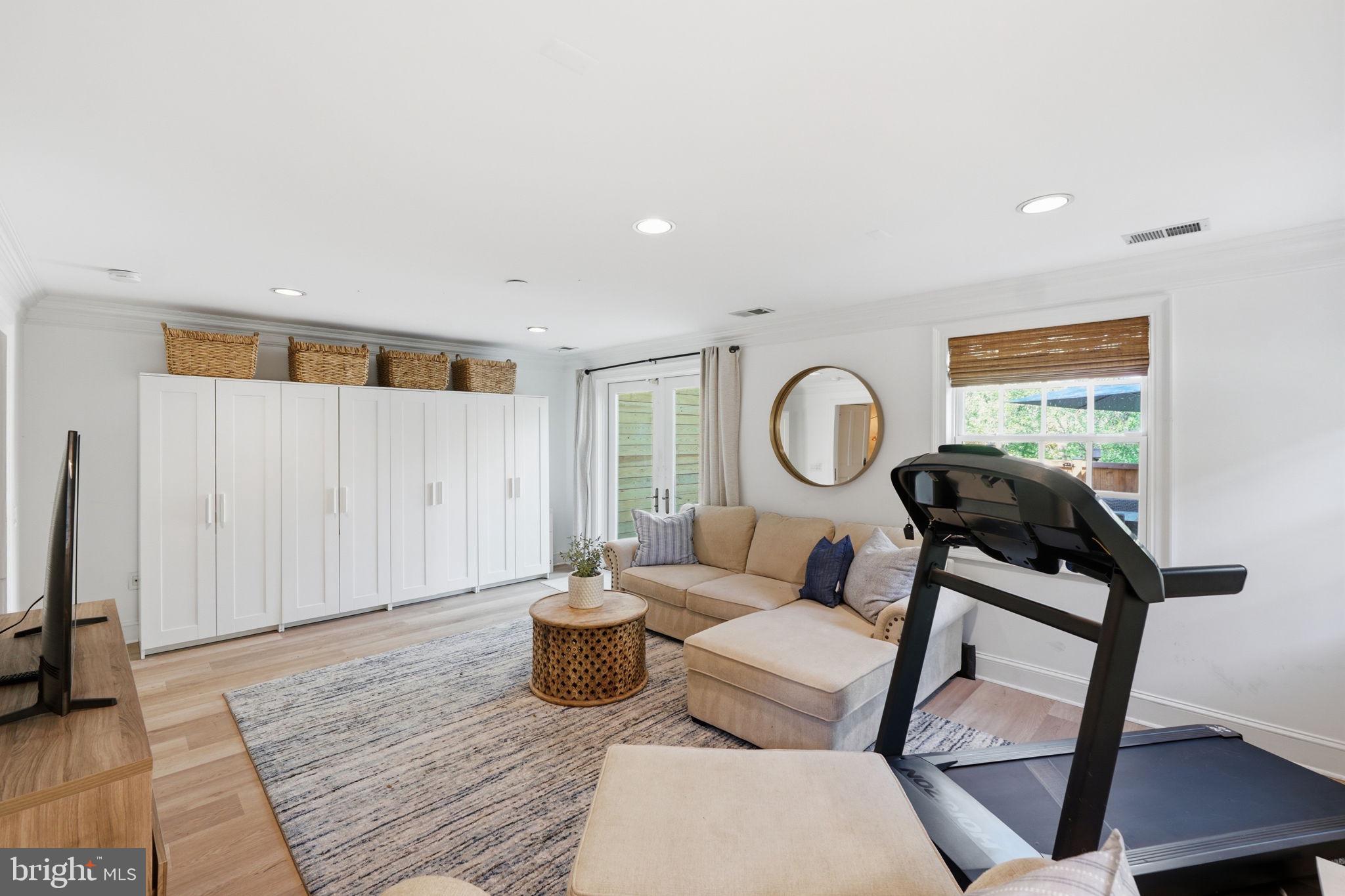 HAMLET PLACE - Residential