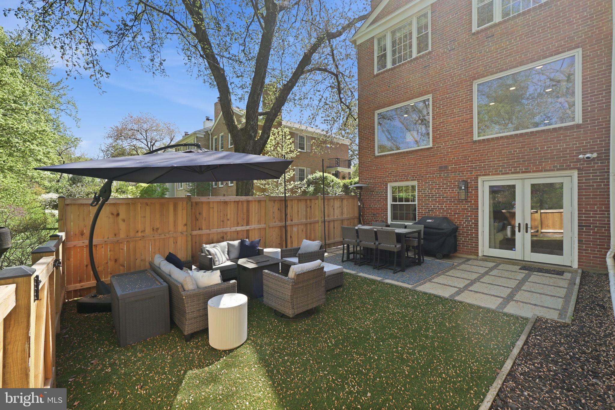 HAMLET PLACE - Residential