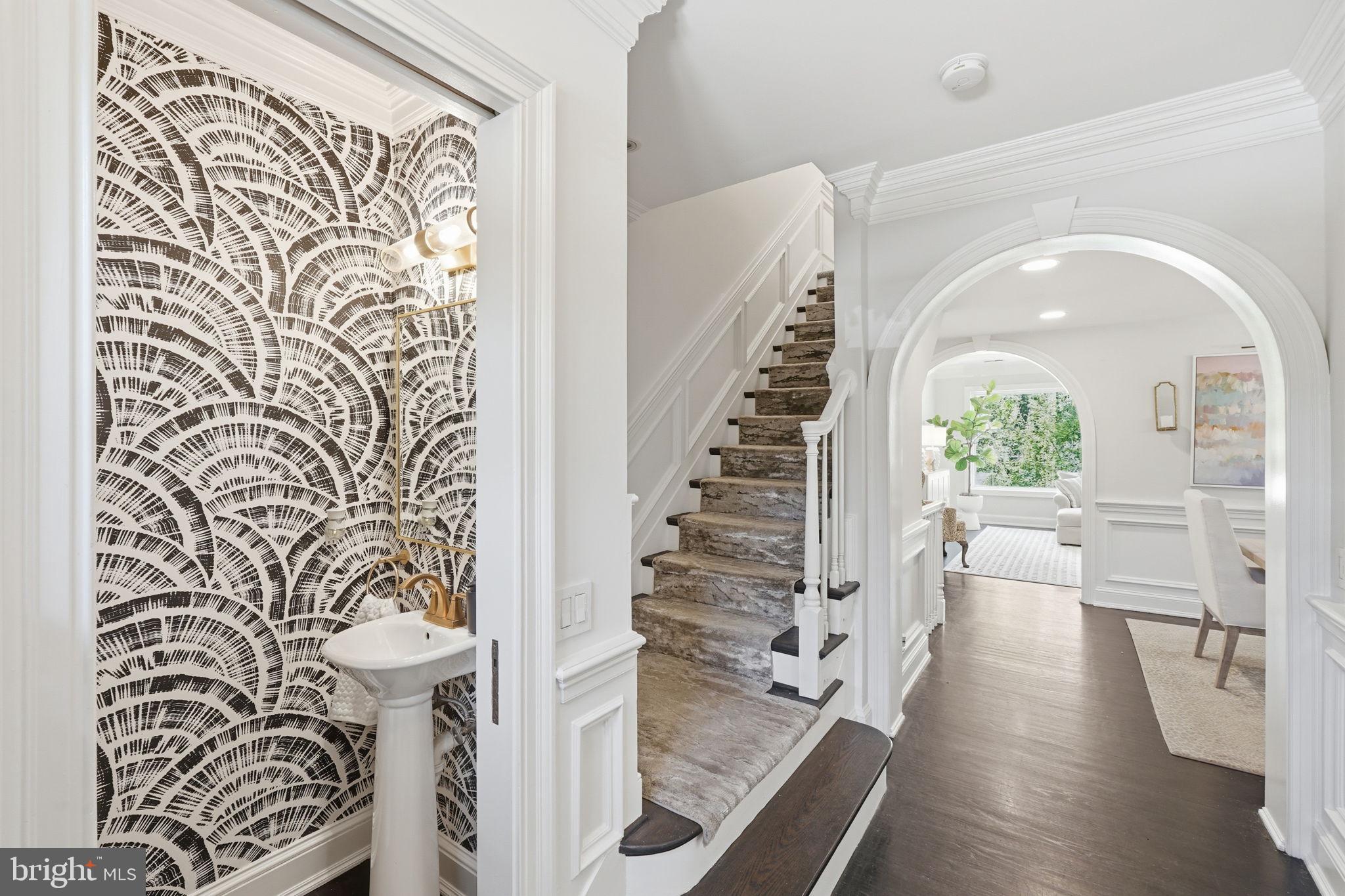 3523 HAMLET PLACE 501