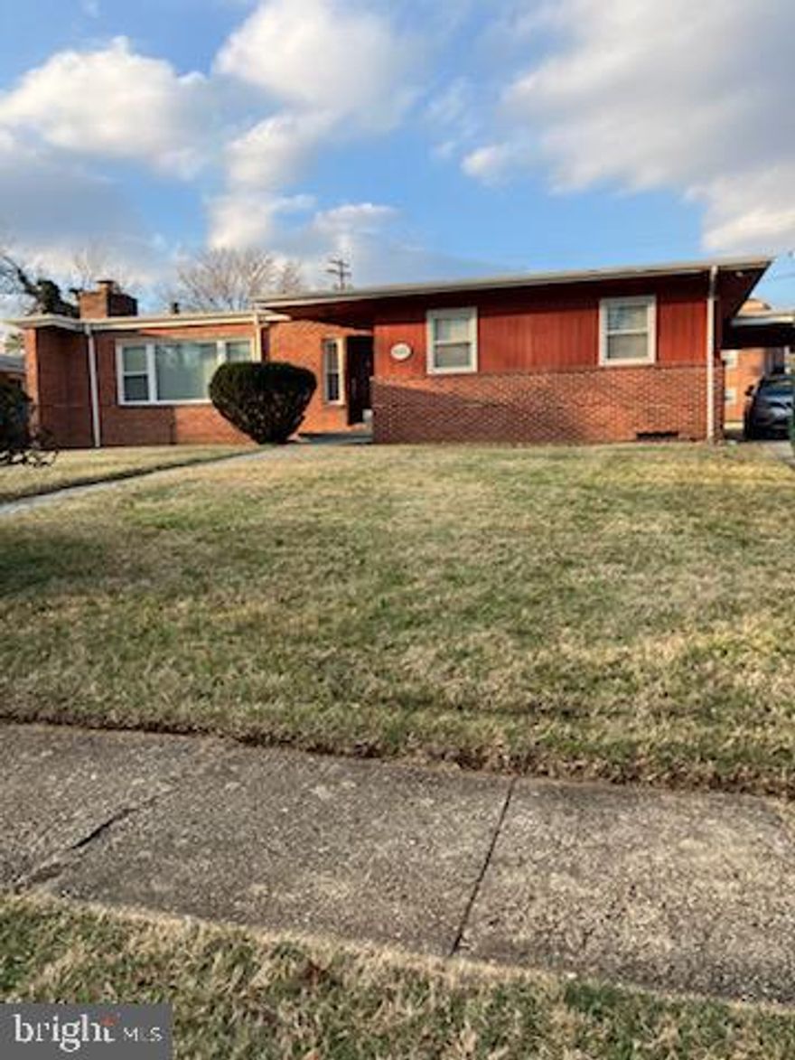 LOCATION, LOCATION, LOCATION!!WONDERFUL SPRAWLING RANCHER!!  2,495 SQUARE FEET ON THE MAIN LEVEL AND AN ADDITIONAL ENORMOUS BASEMENT!! ENTRY LEVEL HAS 5 BEDROOMS, BEAUTIFUL SUNKEN LIVING ROOM WITH STONE FIREPLACE, UPDATED KITCHEN WITH GRANITE COUNTER TOPS AND STAINLESS STEEL APPLIANCES, SEPARATE BREAKFAST ROOM, FORMAL DINING ROOM, 2 FULL BATHS, DEN AND OFFICE ALL ON THE MAIN FLOOR OF THE HOME!! UPDATED WINDOWS AND FRONT DOOR. WHOLE HOUSE GENERATOR. **PRICED BELOW APPRAISED VALUE DUE TO AS-IS SALE.**