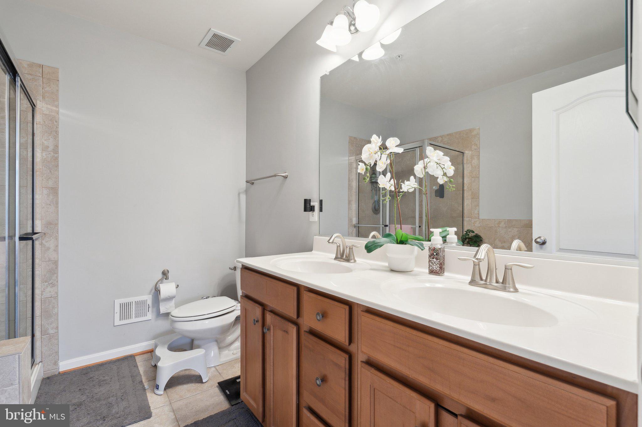 RESIDENCES AT BRAMBLETON - Residential Lease